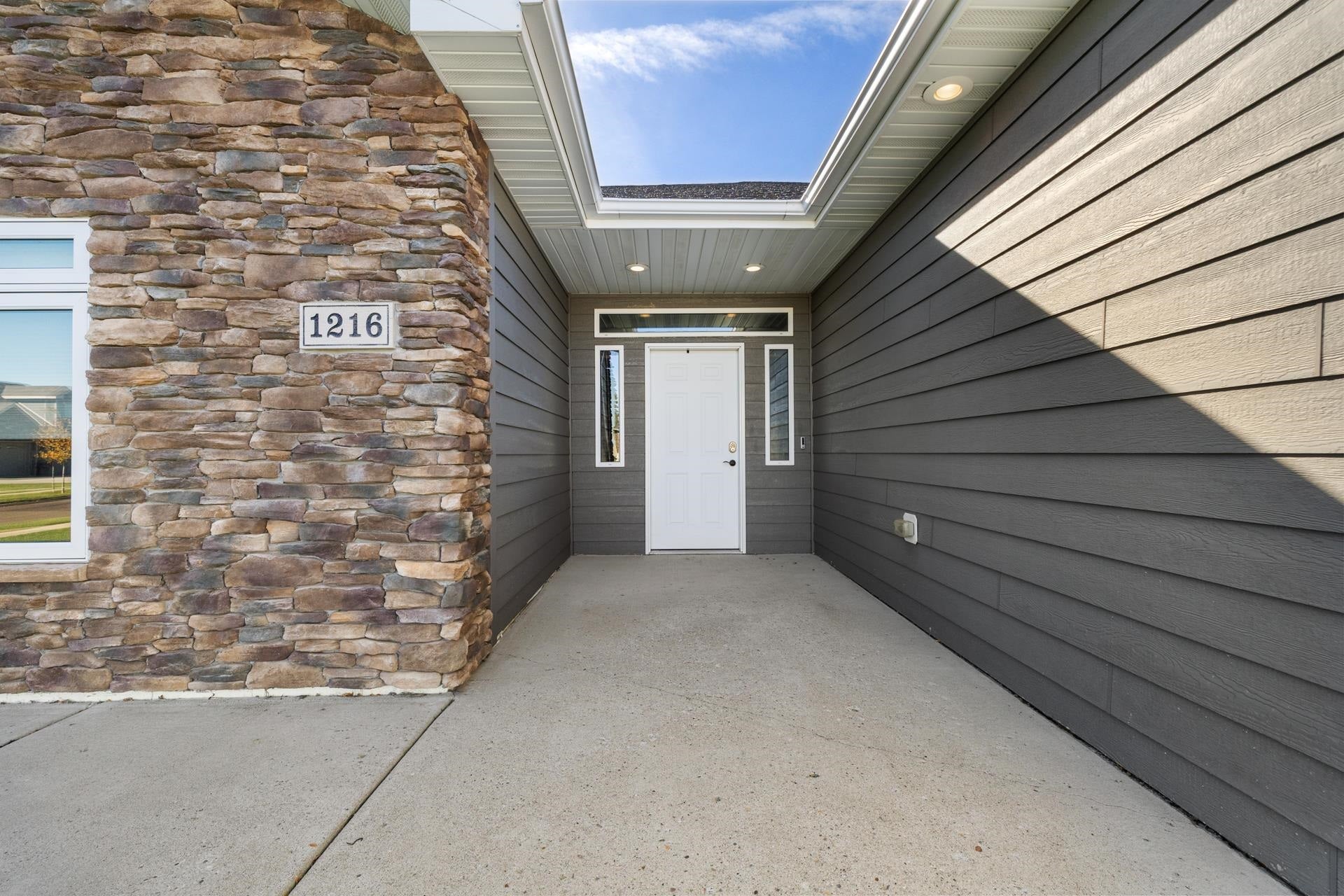 Hiawatha St, Minot, ND 58701 #1