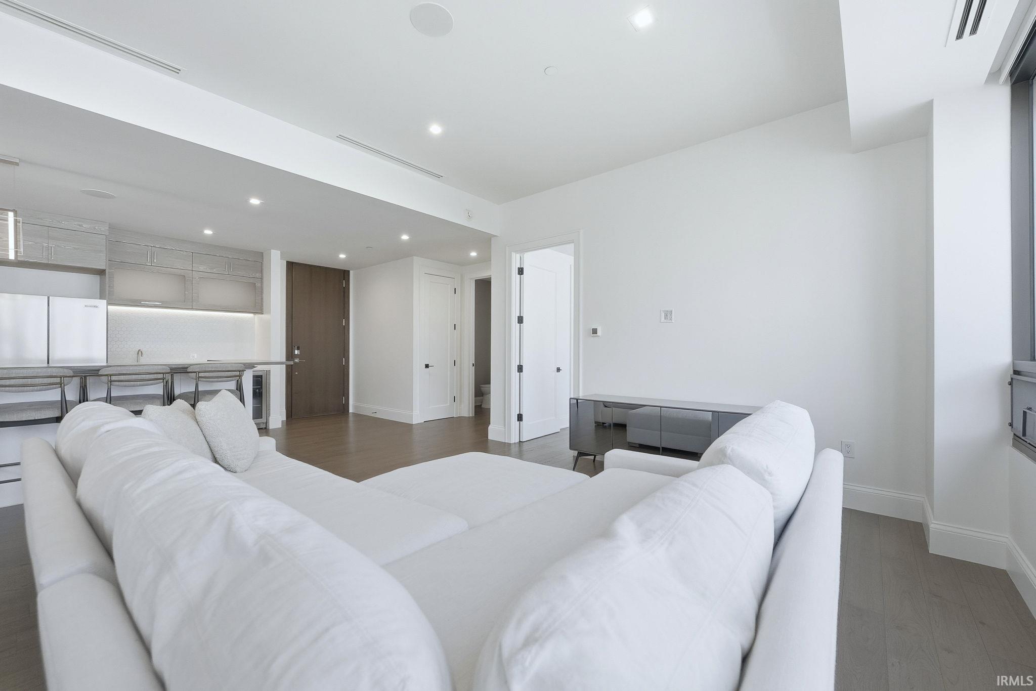 Fort Wayne, Indiana, 46802, United States, 2 Bedrooms Bedrooms, ,3 BathroomsBathrooms,Residential,For Sale,1987044