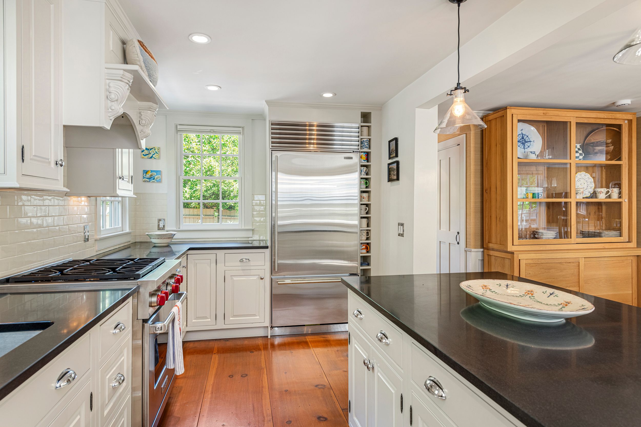  Exquisitely Renovated Home One Block from Water - 物件實景