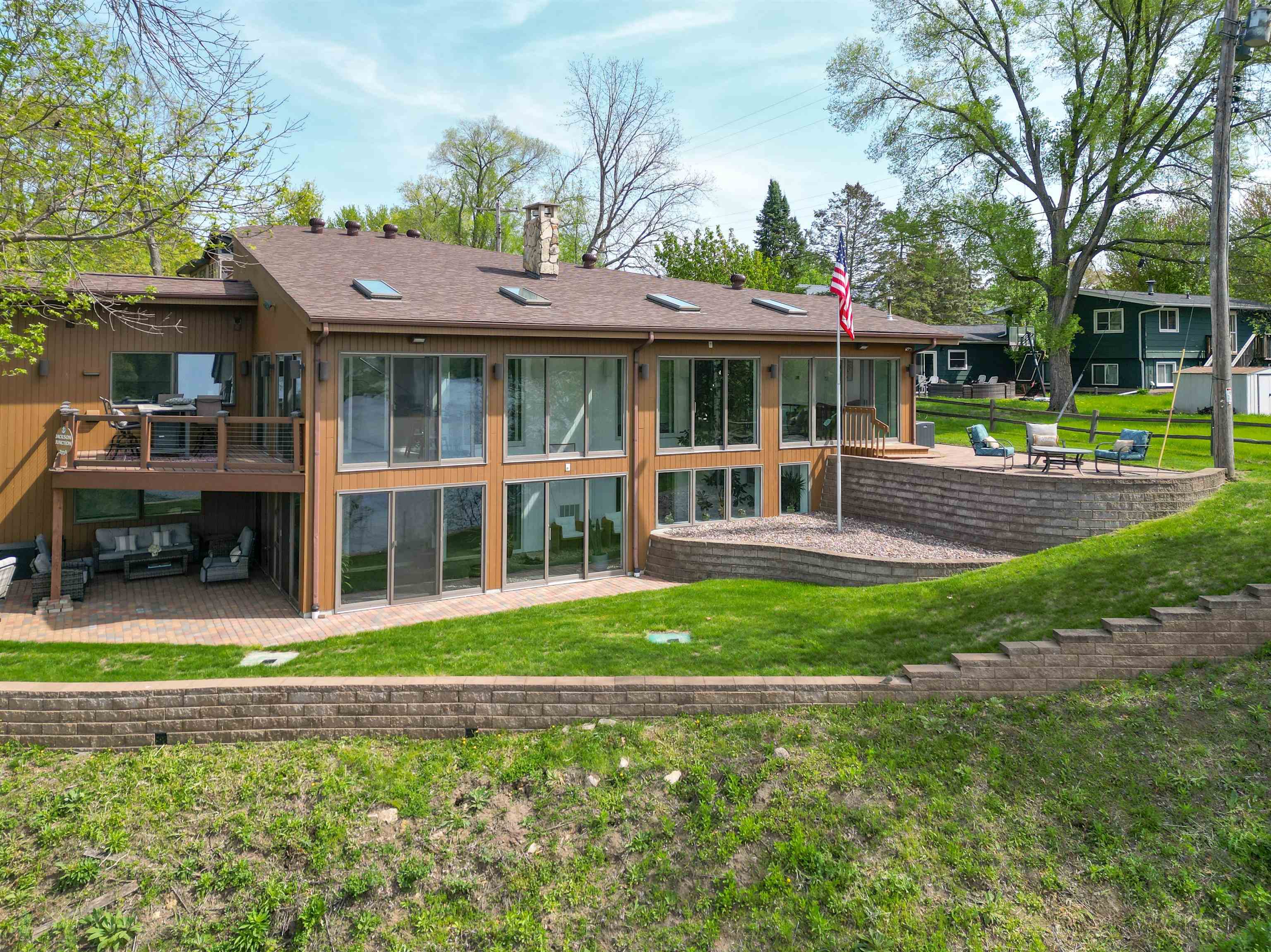 La Crosse, Wisconsin, 54601, United States, 4 Bedrooms Bedrooms, ,5 BathroomsBathrooms,Residential,For Sale,2049360