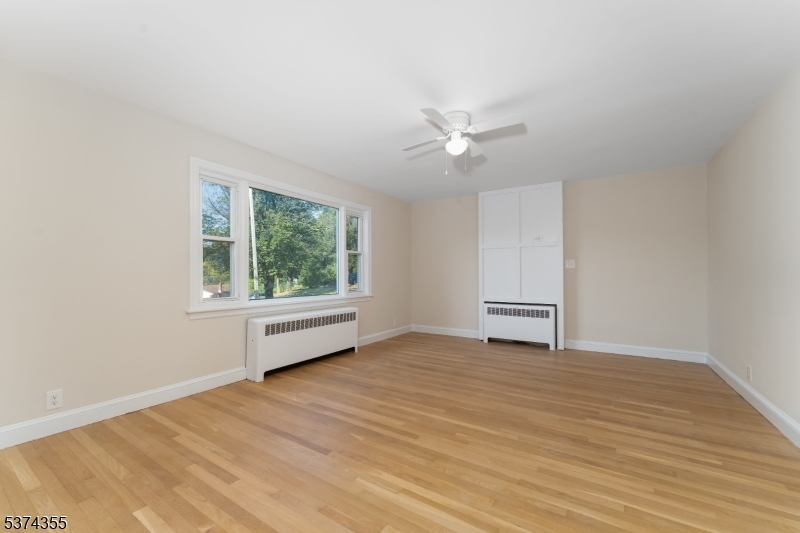 Clinton Town, New Jersey, 08809, United States, 3 Bedrooms Bedrooms, ,2 BathroomsBathrooms,Residential,For Sale,1901106