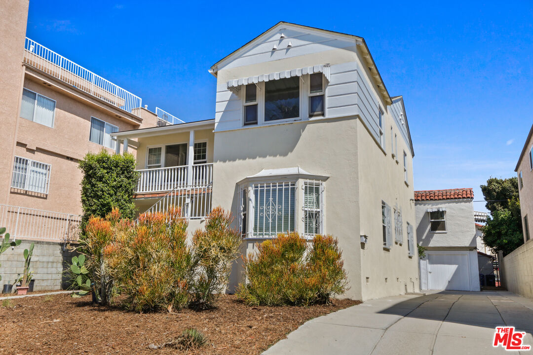 Los Angeles, California, 90035, United States, 5 Bedrooms Bedrooms, ,Residential,For Sale,1907143