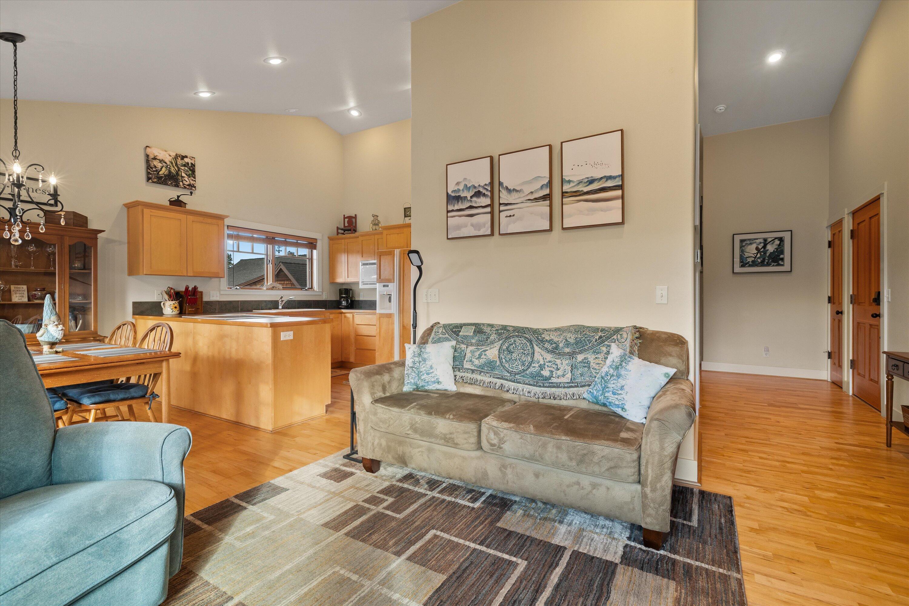 Sisters, Oregon, 97759, United States, 2 Bedrooms Bedrooms, ,2 BathroomsBathrooms,Residential,For Sale,1850003