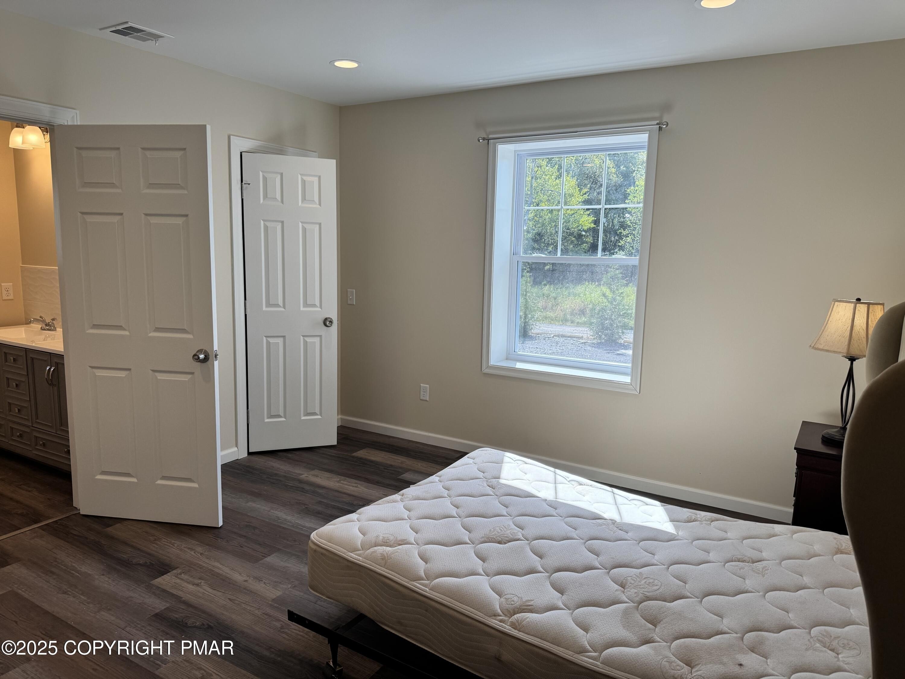 Blakeslee, Pennsylvania, 18610, United States, 5 Bedrooms Bedrooms, ,4 BathroomsBathrooms,Residential,For Sale,1937474