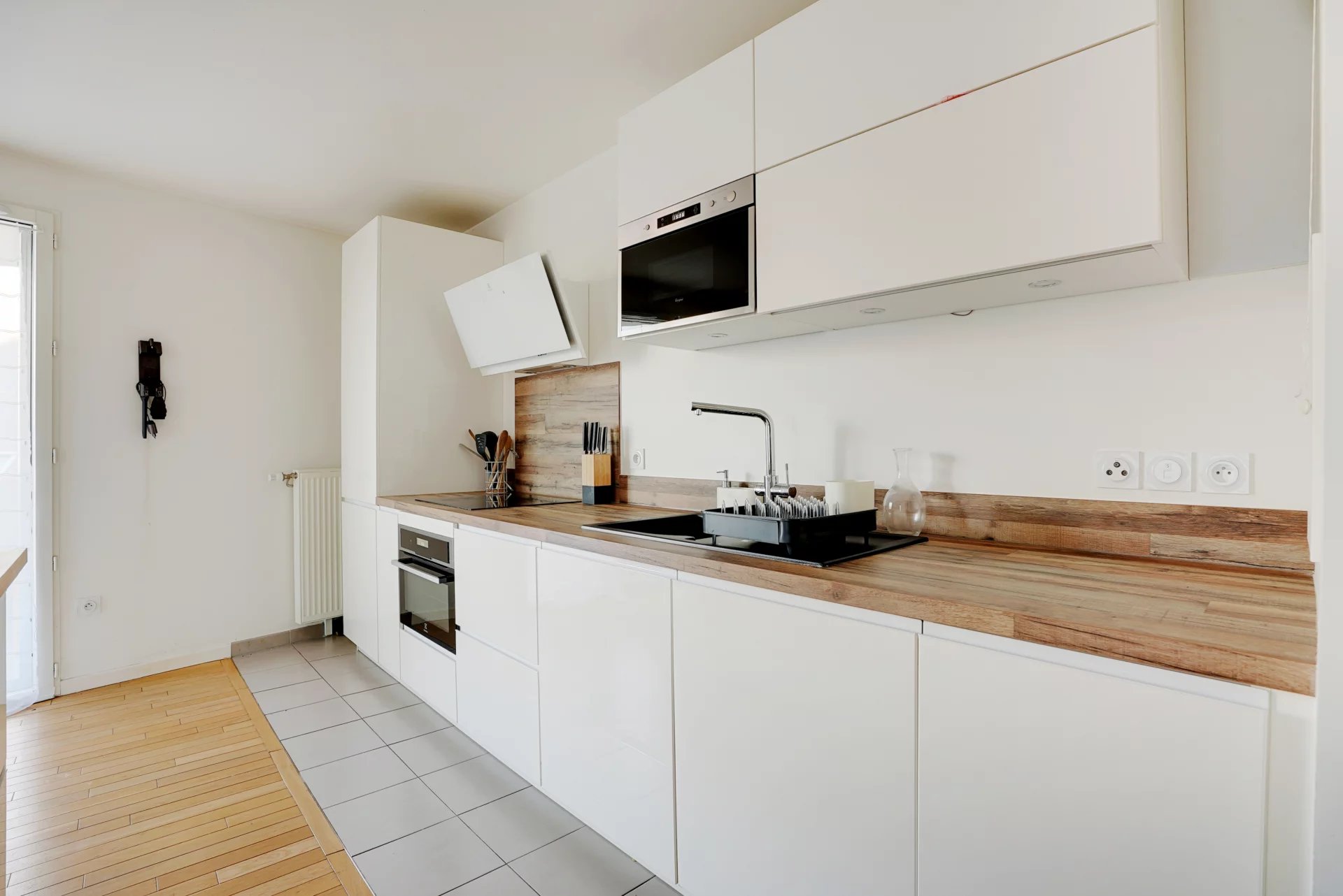 Boulogne-Billancourt, Île-de-France, 92100, FR, 2 Bedrooms Bedrooms, ,1 BathroomBathrooms,Residential,For Sale,1697128