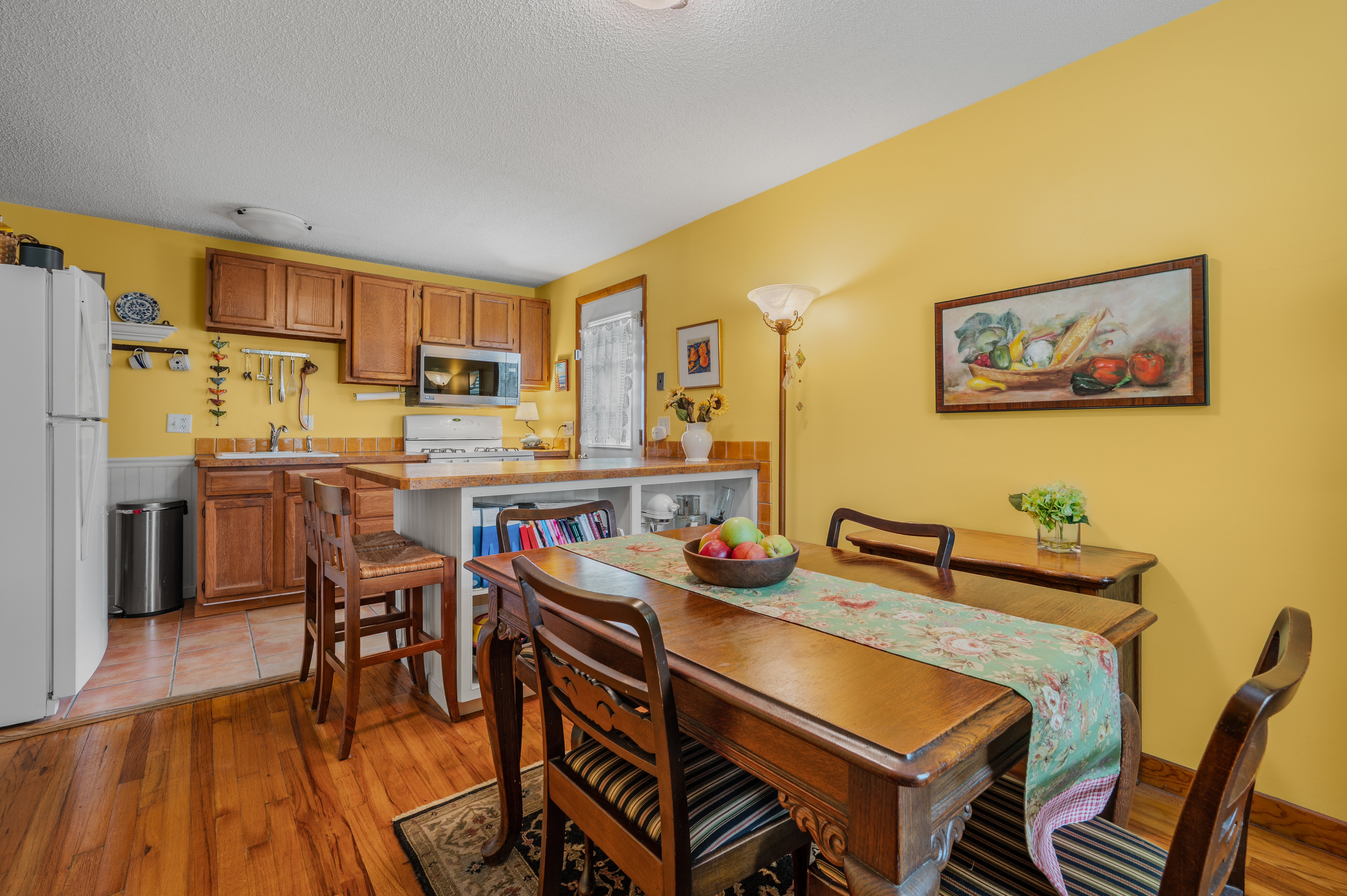  Discover easy coastal living in this sun-drenched Niantic townhouse. - 物件實景
