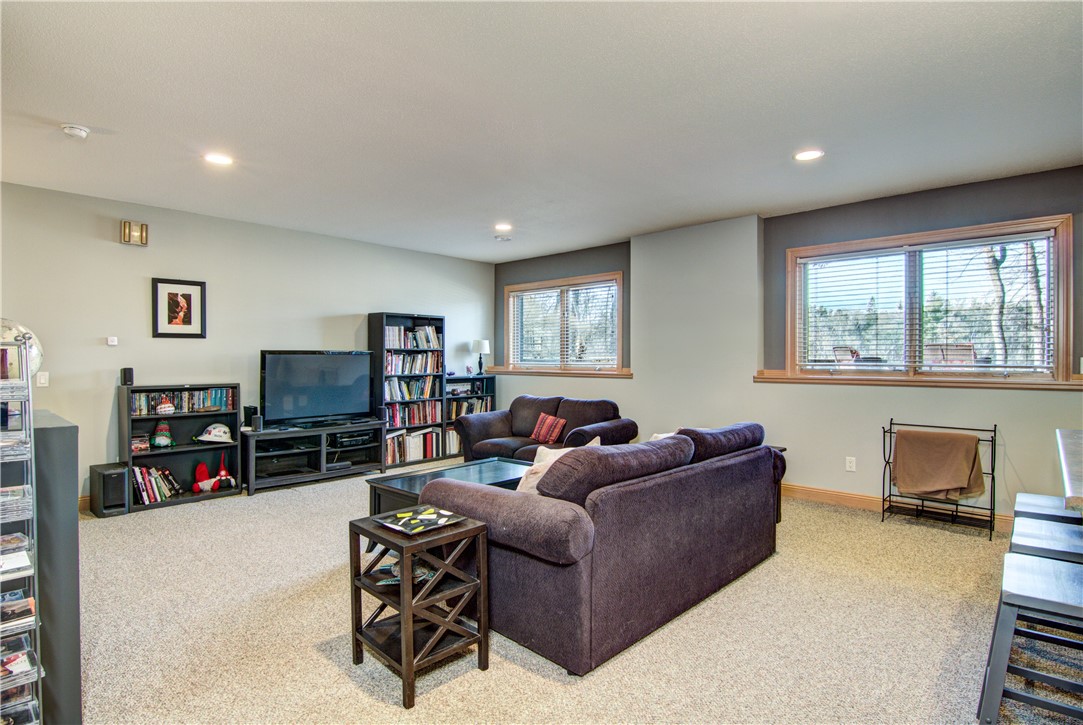 Eau Claire, Wisconsin, 54701, United States, 4 Bedrooms Bedrooms, ,4 BathroomsBathrooms,Residential,For Sale,1950803