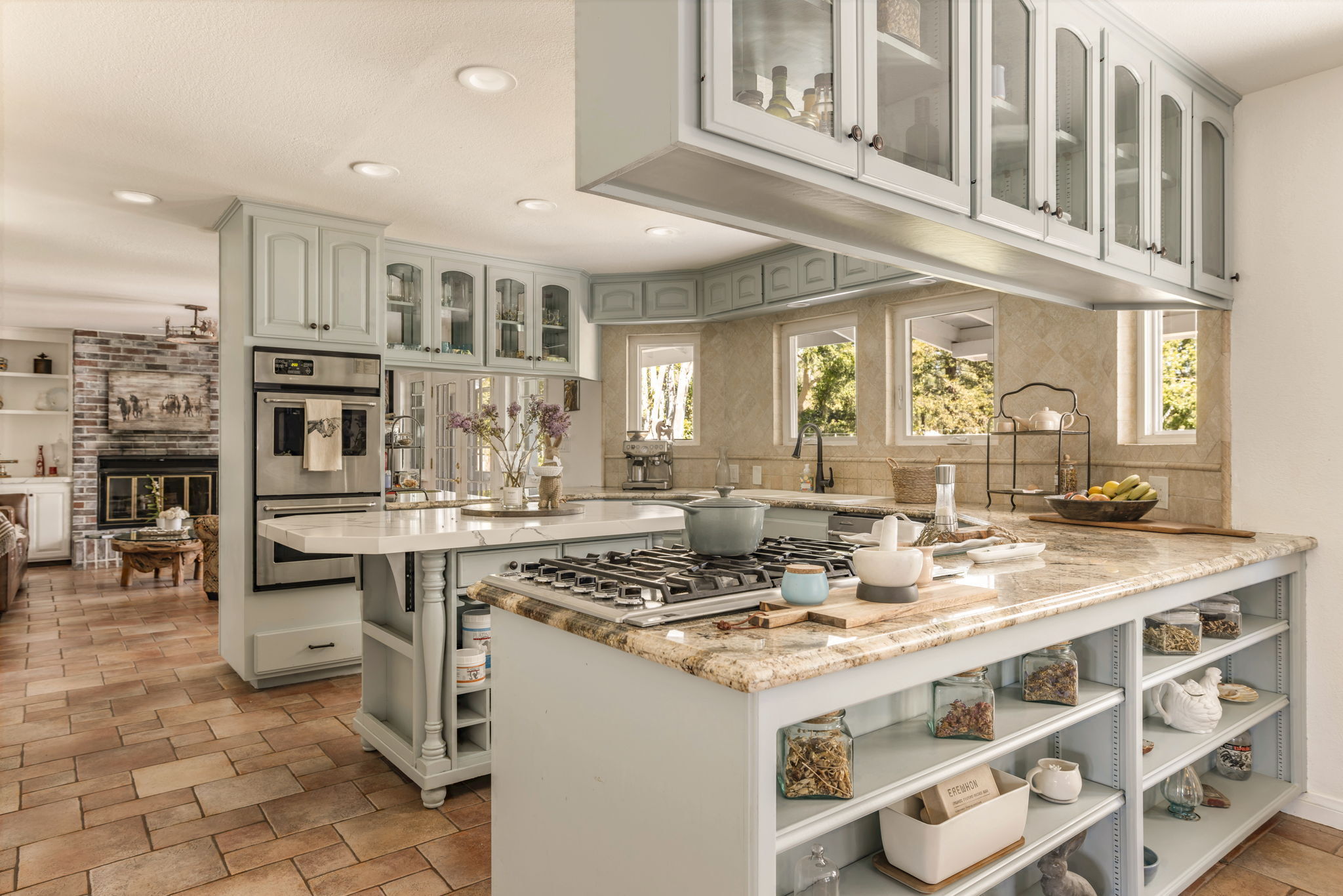  2390 Glenside Lane - 物件實景