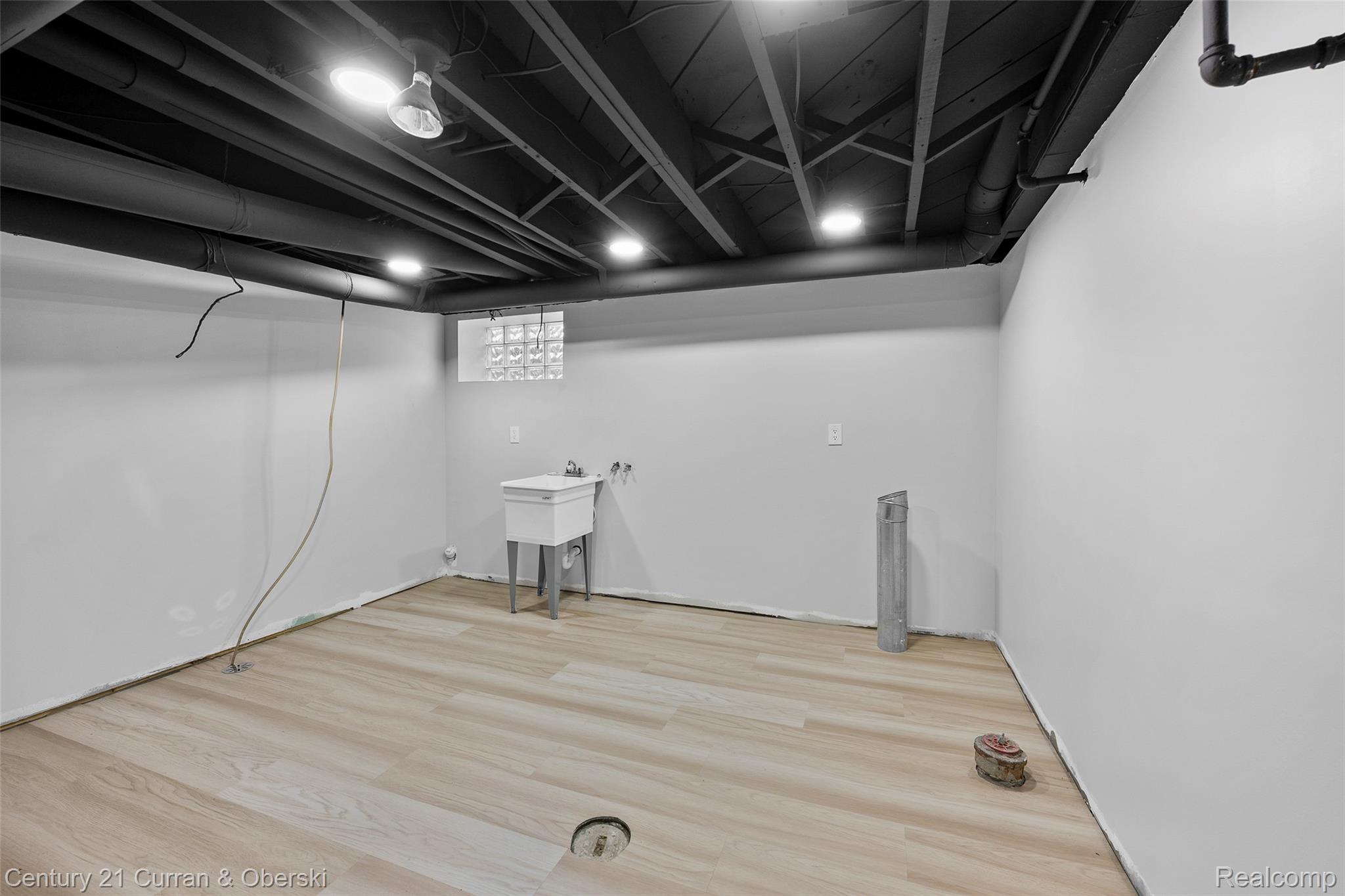 Dearborn, Michigan, 48124, United States, 4 Bedrooms Bedrooms, ,3 BathroomsBathrooms,Residential,For Sale,1979492