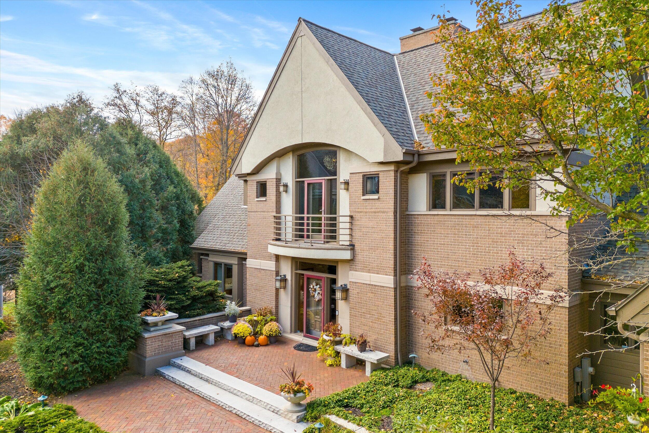 Grafton, Wisconsin, 53024, United States, 4 Bedrooms Bedrooms, ,6 BathroomsBathrooms,Residential,For Sale,1989565