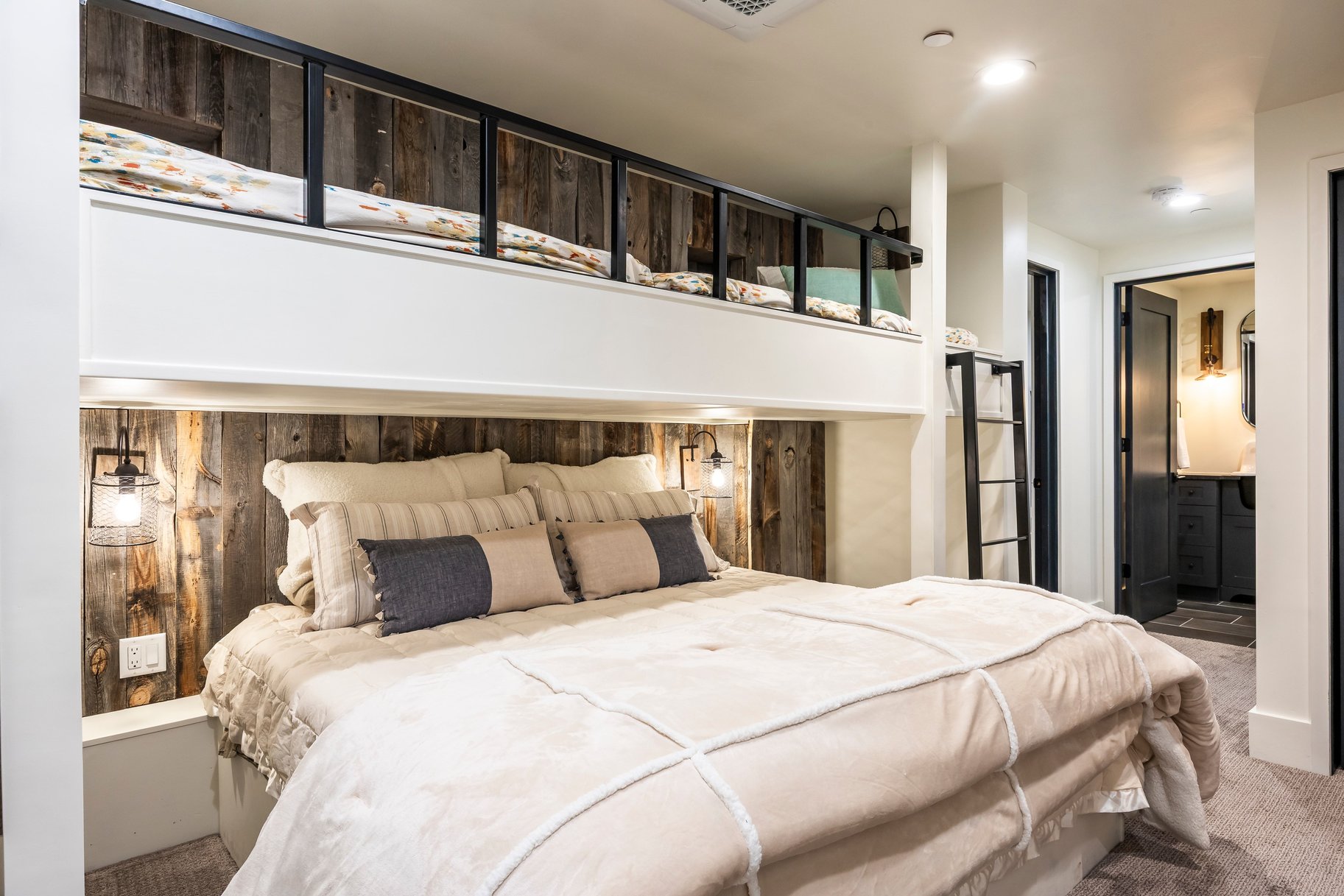  Mountain Modern Masterpiece with Sweeping Old Town and Ski Area Views - 物件實景