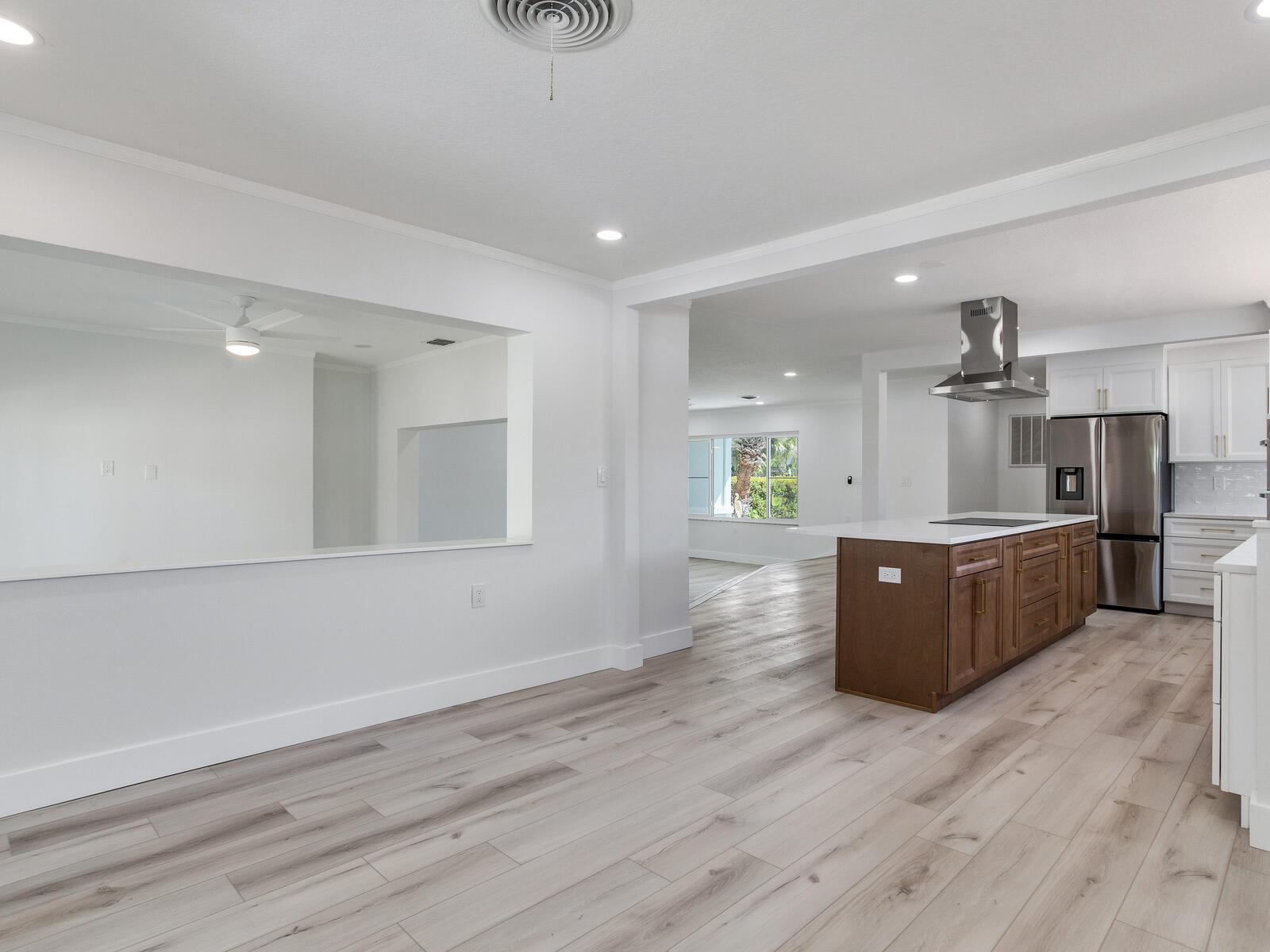 Treasure Island, Florida, 33706, United States, 3 Bedrooms Bedrooms, ,2 BathroomsBathrooms,Residential,For Sale,1981949