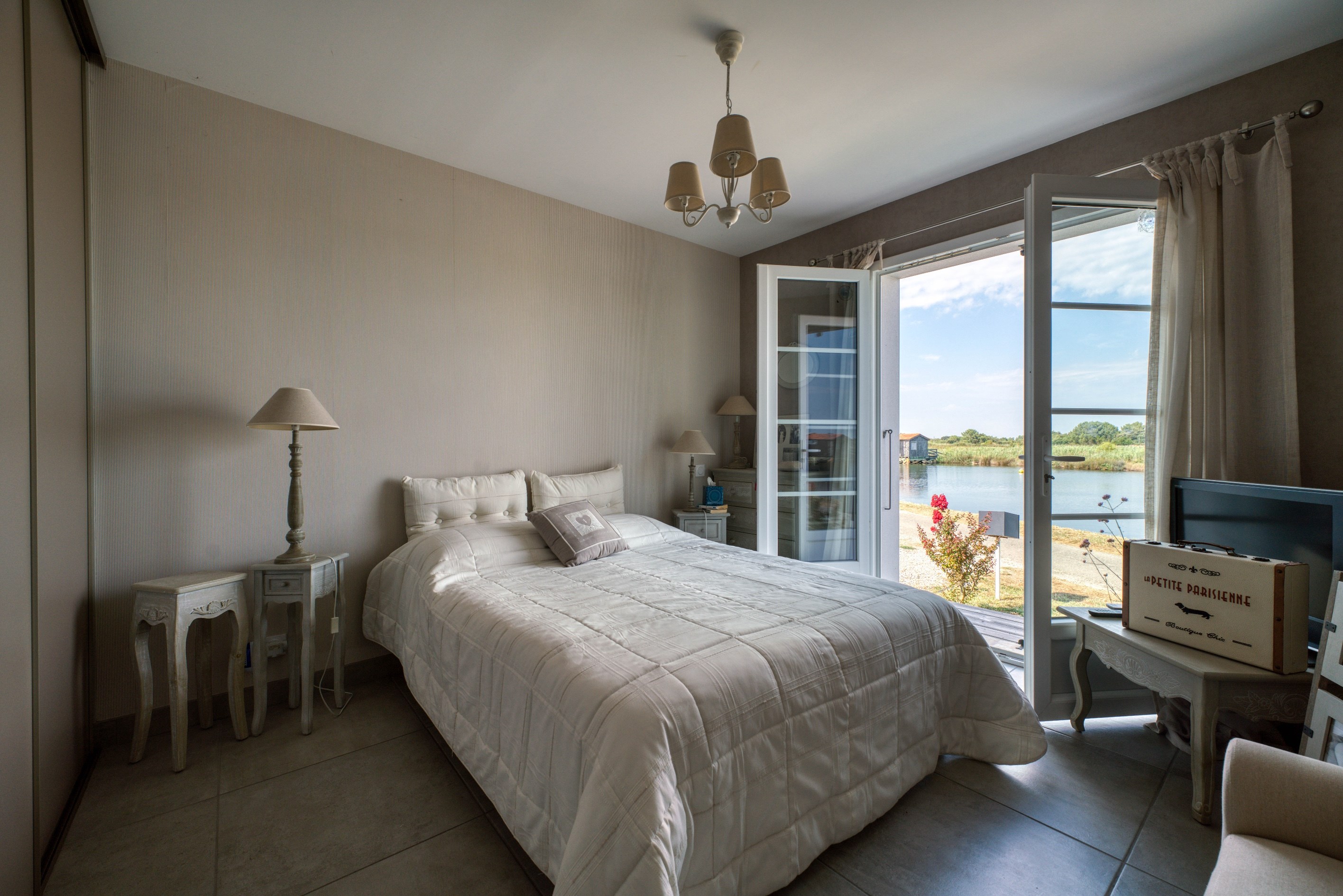  Between marshland and light, a haven of serenity on the Île d