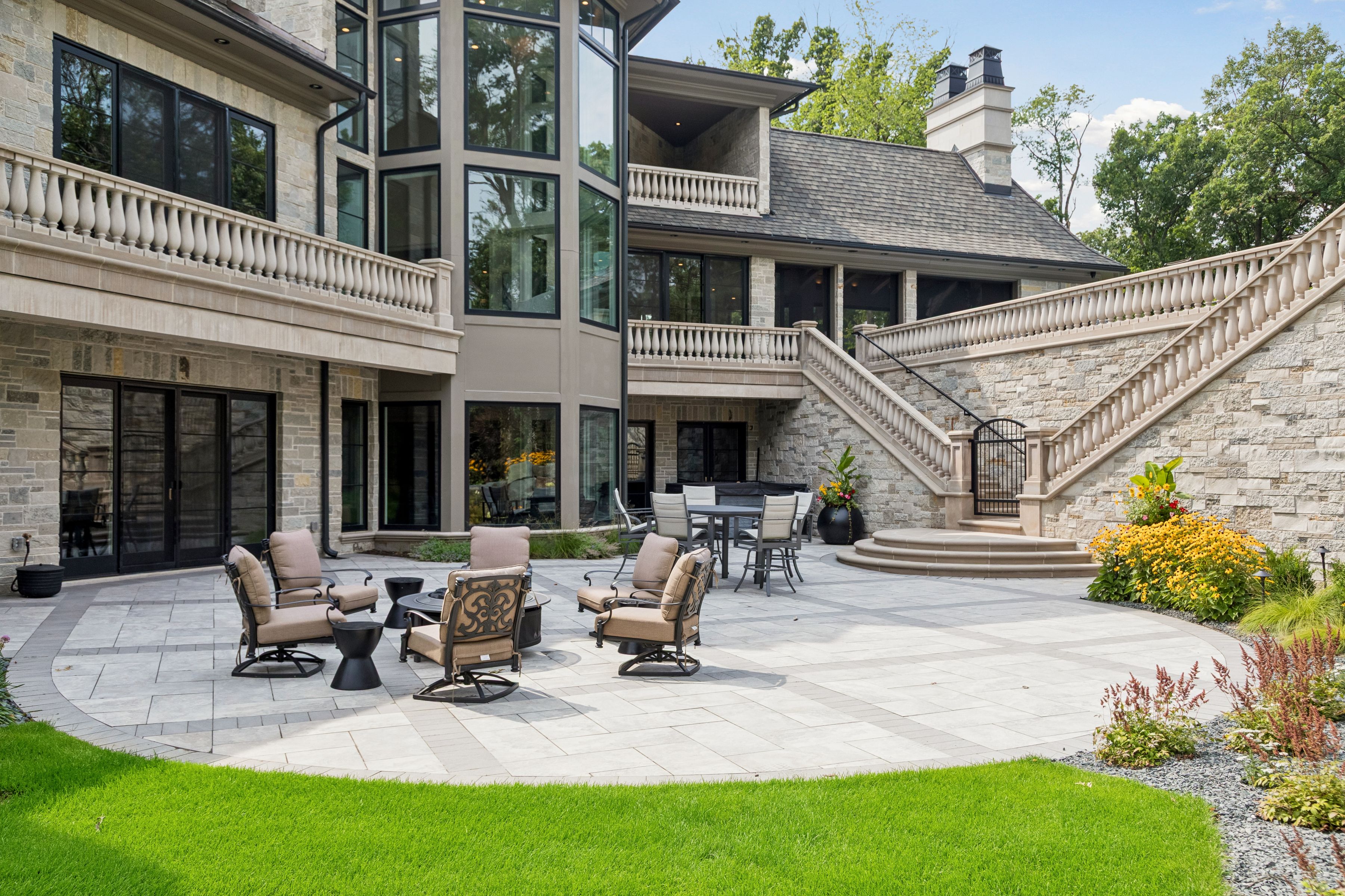  Timeless Elegance on a Private North Oaks Setting - 物件實景