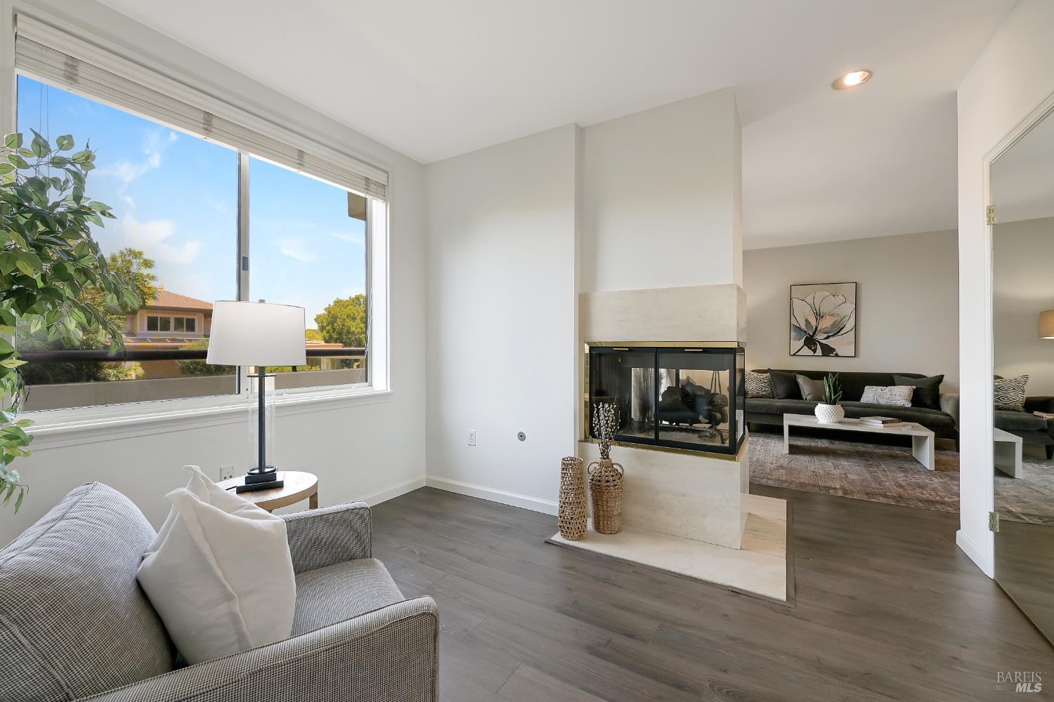 San Rafael, California, 94903, United States, 1 Bedroom Bedrooms, ,2 BathroomsBathrooms,Residential,For Sale,1891076