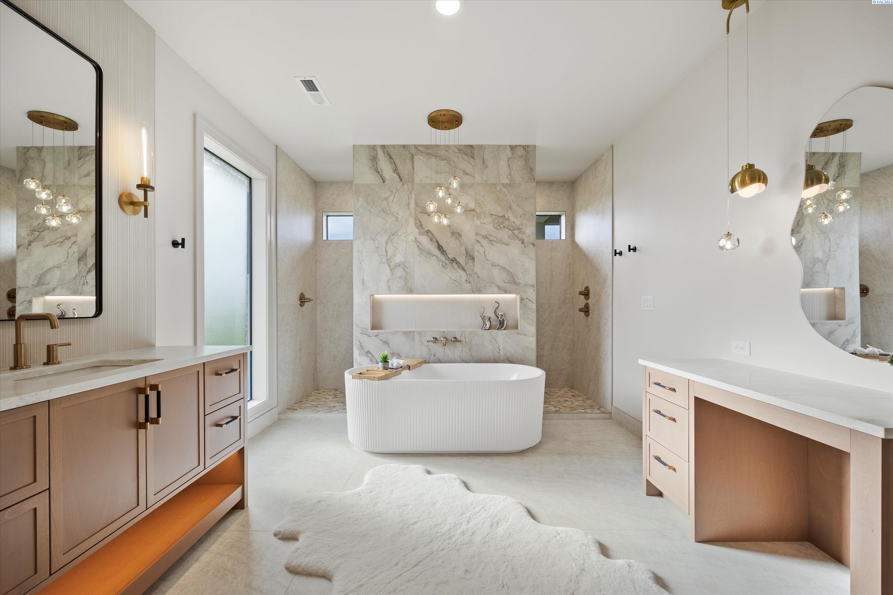 Kennewick, Washington, 99338, United States, 4 Bedrooms Bedrooms, ,4 BathroomsBathrooms,Residential,For Sale,1993366