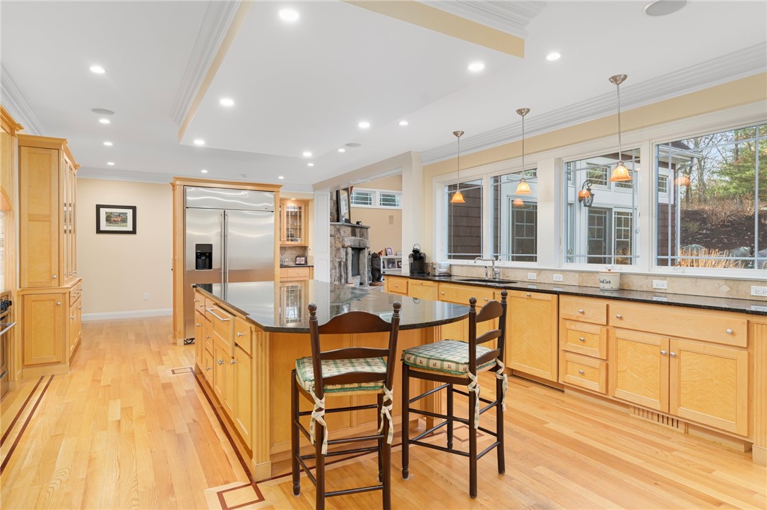 East Greenwich, Rhode Island, 02818, United States, 5 Bedrooms Bedrooms, ,7 BathroomsBathrooms,Residential,For Sale,1940425