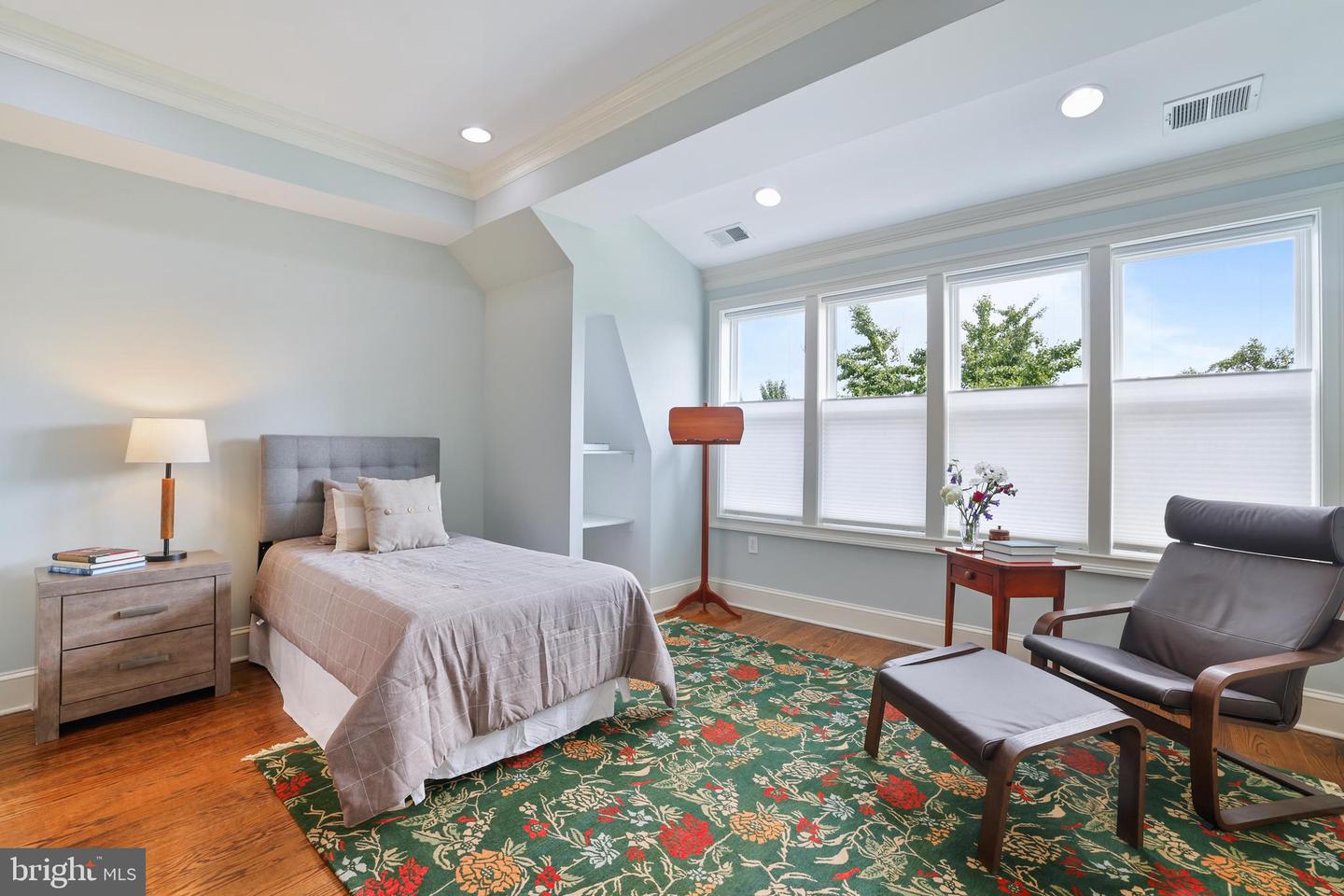 Washington, District of Columbia, 20003, United States, 2 Bedrooms Bedrooms, ,2 BathroomsBathrooms,Residential,For Sale,1896371