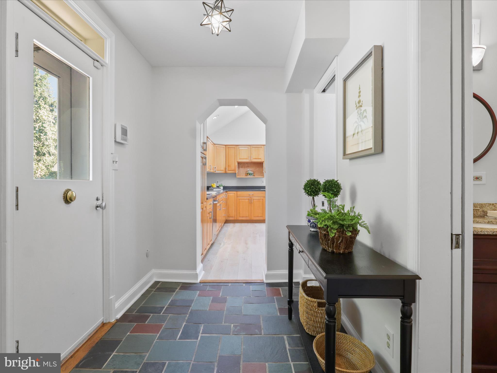 Arlington, Virginia, 22207, United States, 3 Bedrooms Bedrooms, ,3 BathroomsBathrooms,Residential,For Sale,1979007