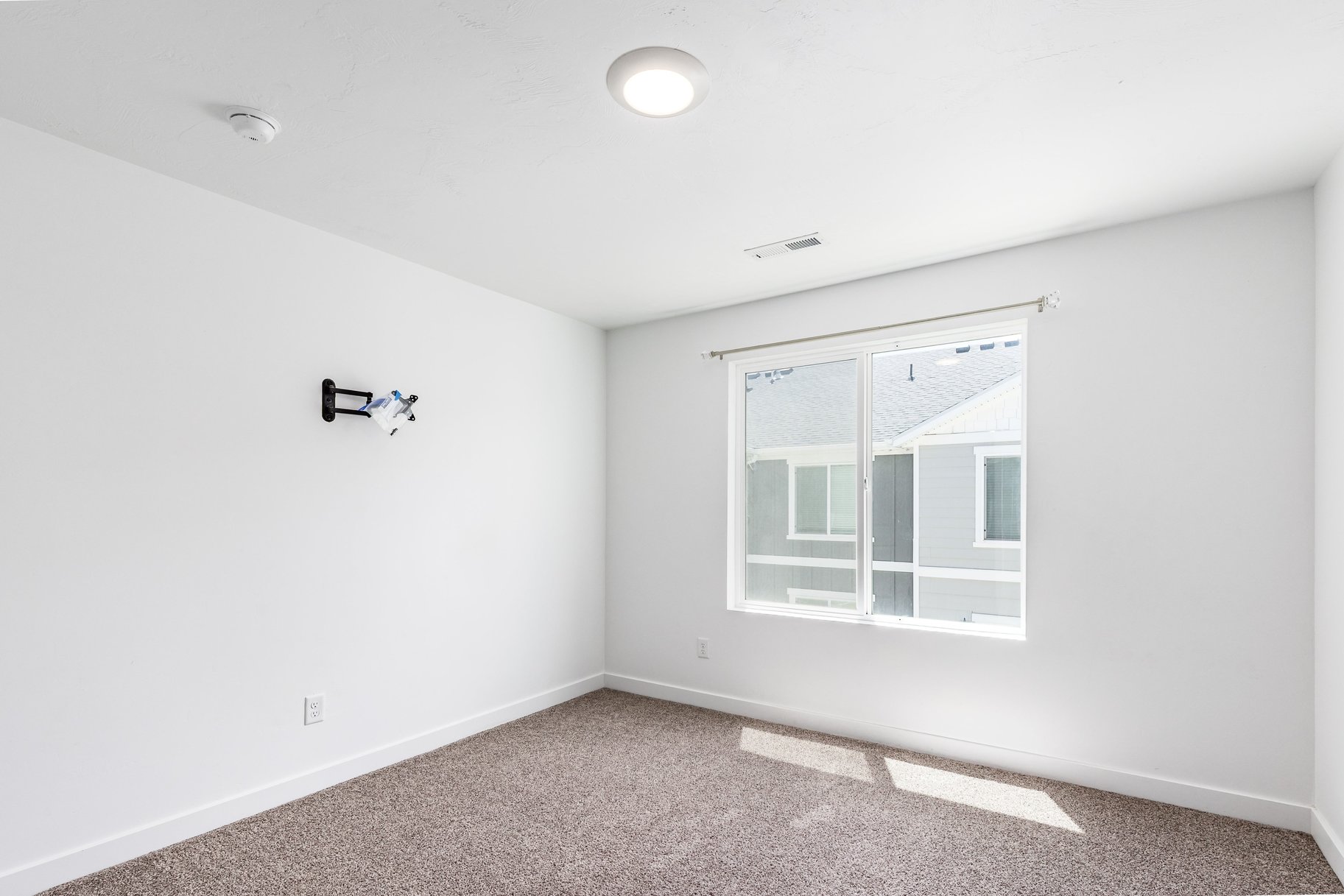  Move-In Ready  Appliances Included  Walk-In Closets in Every Bedroom - 物件實景