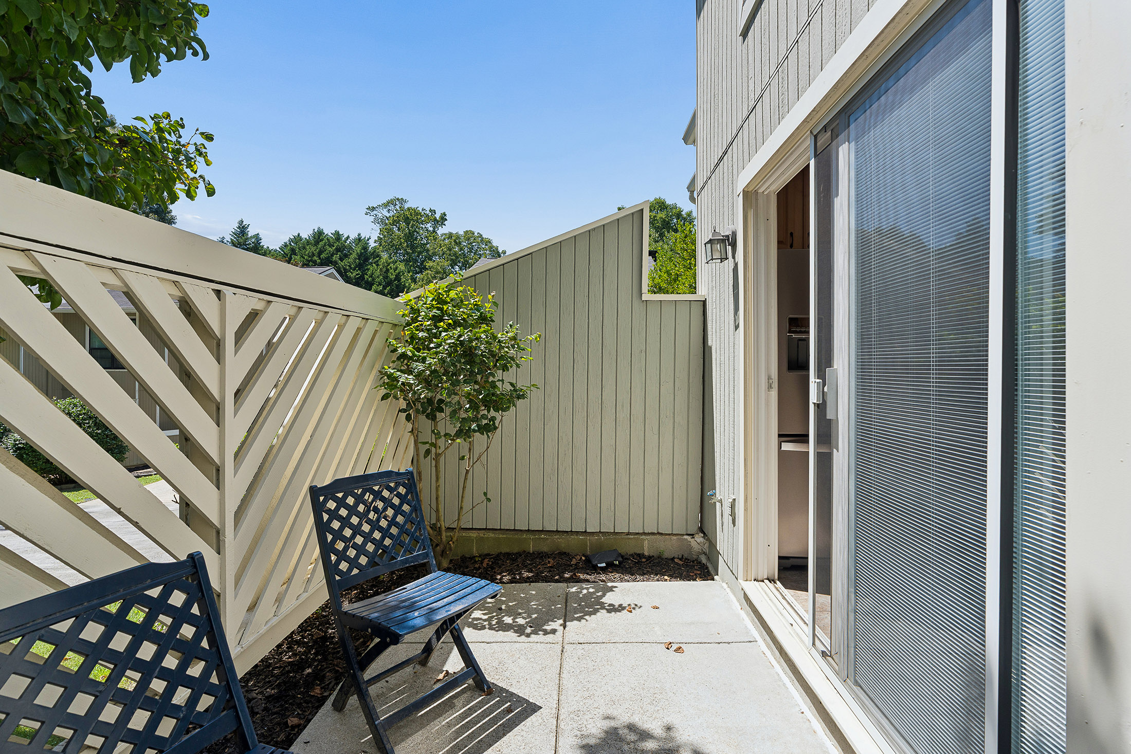  Beautifully Updated Fee Simple Townhome in an Exceptional Brookhaven Location - 物件實景