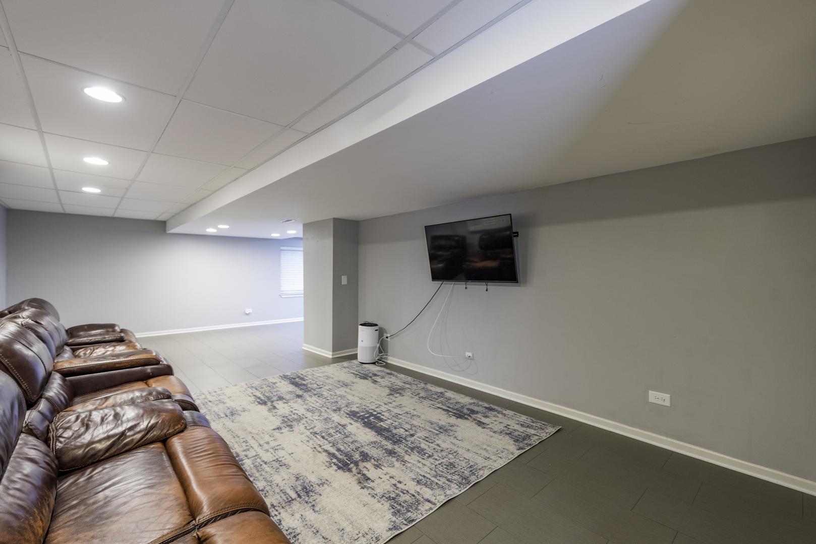 Lindenhurst, Illinois, 60046, United States, 5 Bedrooms Bedrooms, ,3 BathroomsBathrooms,Residential,For Sale,1971263