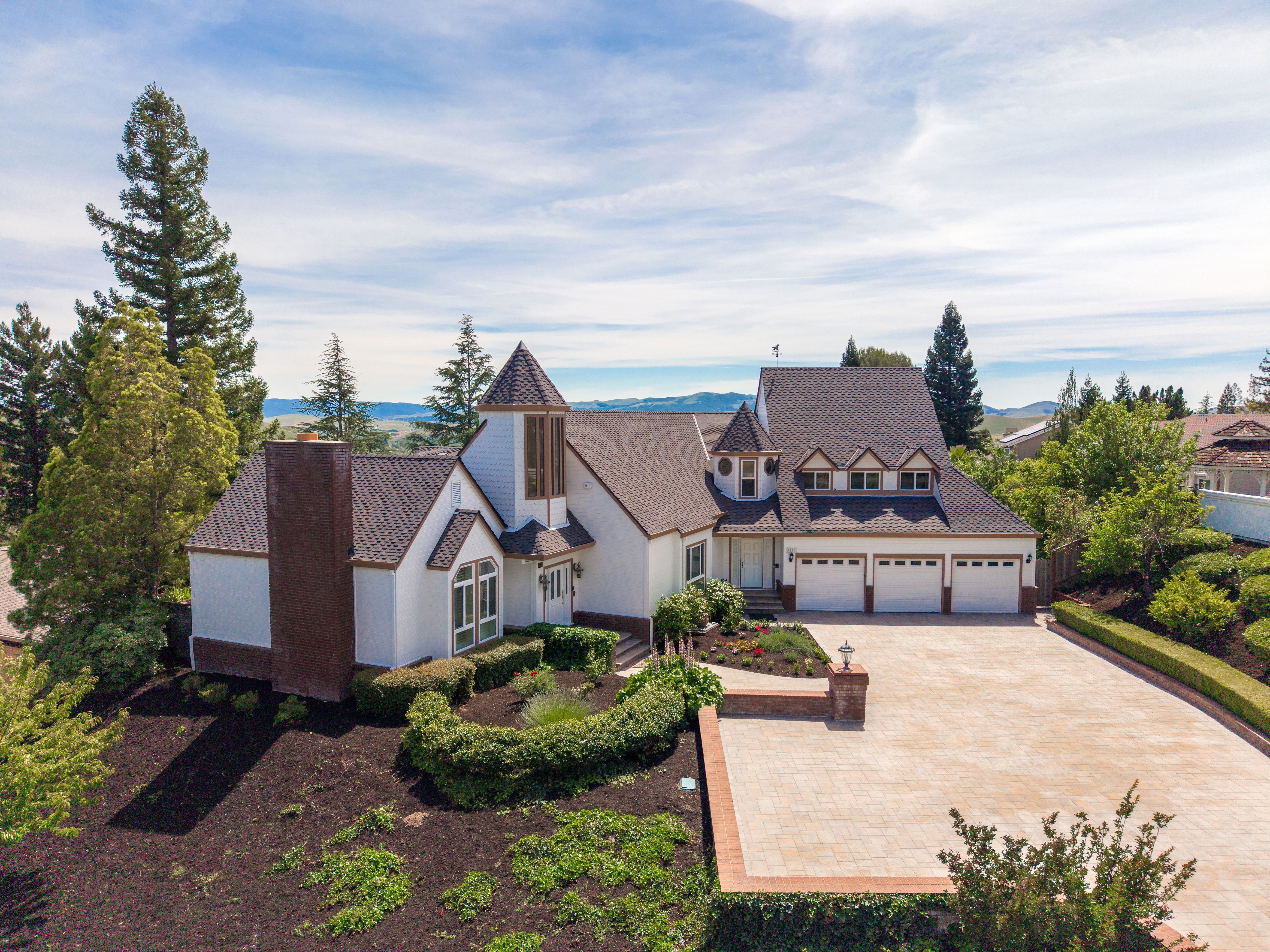  Elegant Custom Home in Gated Silver Maple - 物件實景