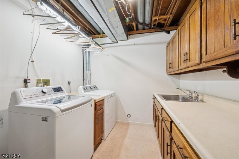 Bedminster Twp., New Jersey, 07921, United States, 2 Bedrooms Bedrooms, ,4 BathroomsBathrooms,Residential,For Sale,1988060