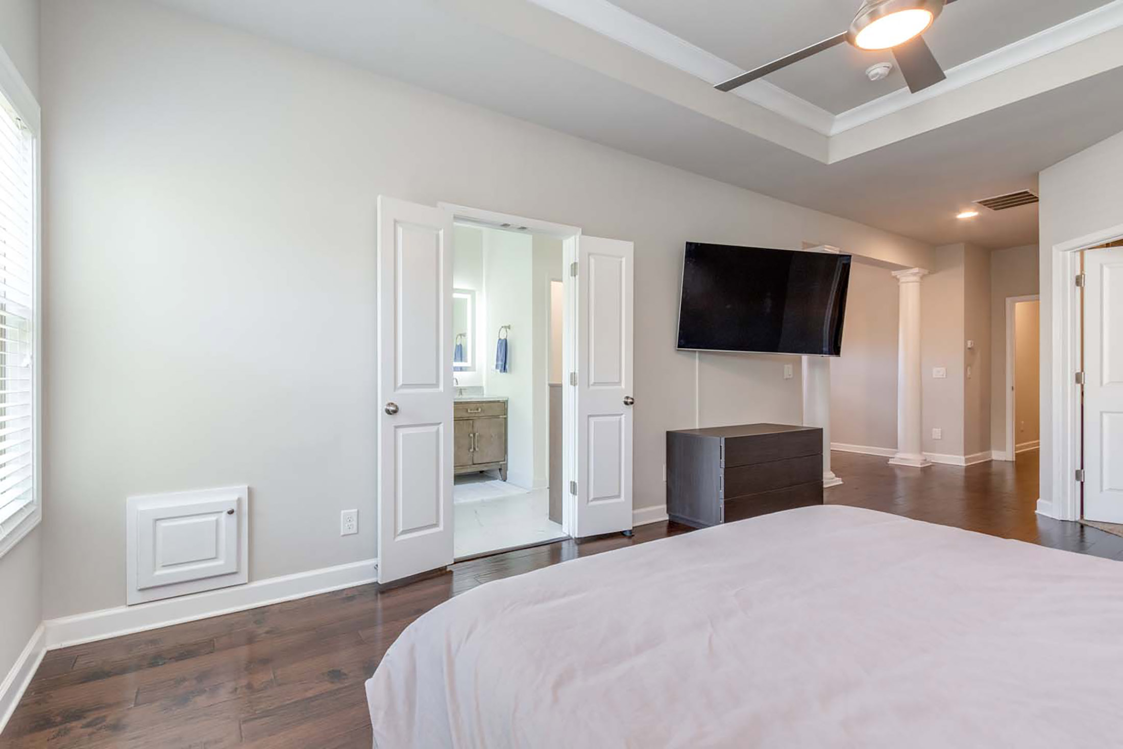  Four-Bedroom Brick Corner Lot in Jamestown - 物件實景