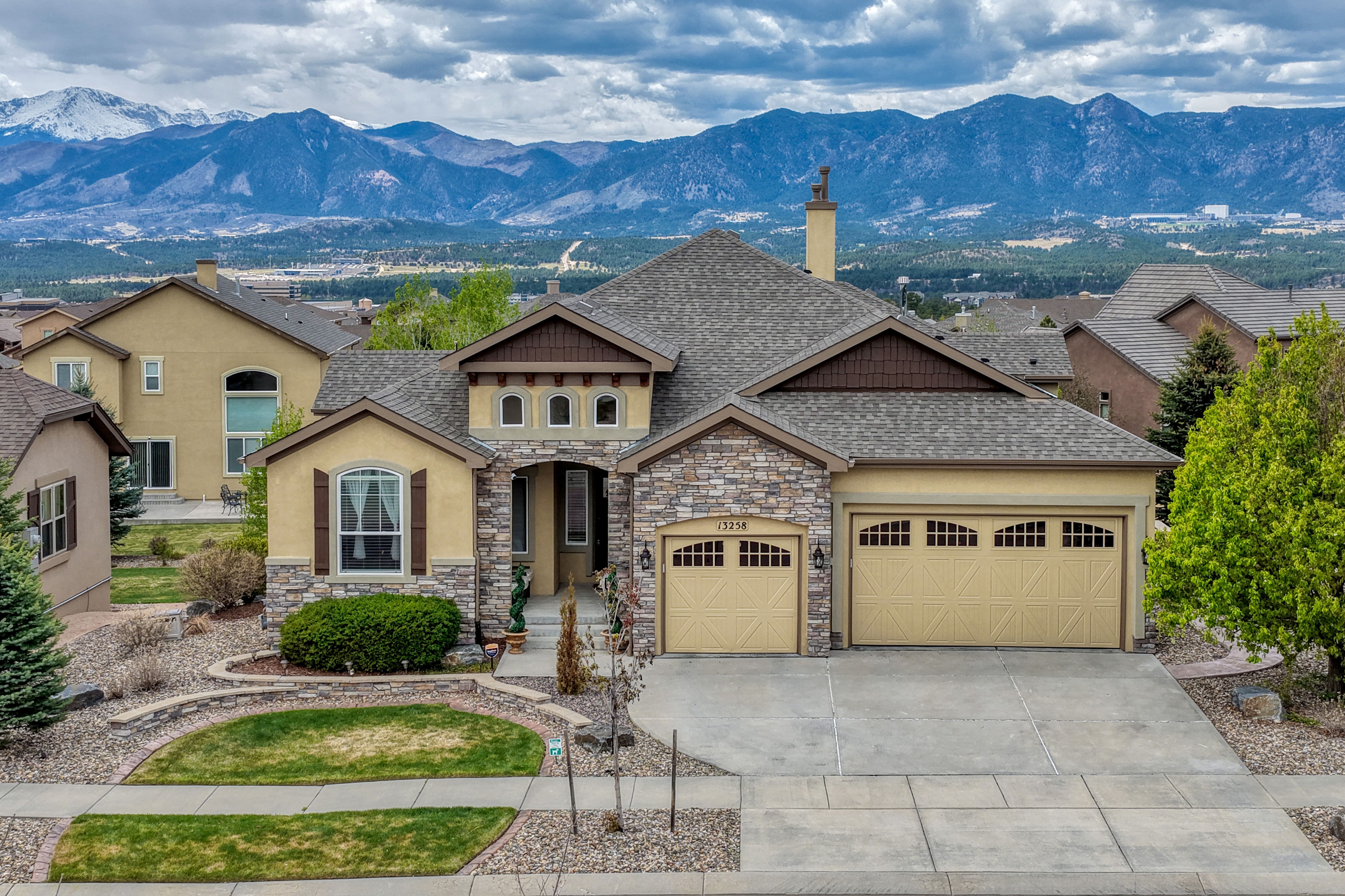  Elevated Living with Unmatched Pikes Peak Views in Flying Horse - 物件實景
