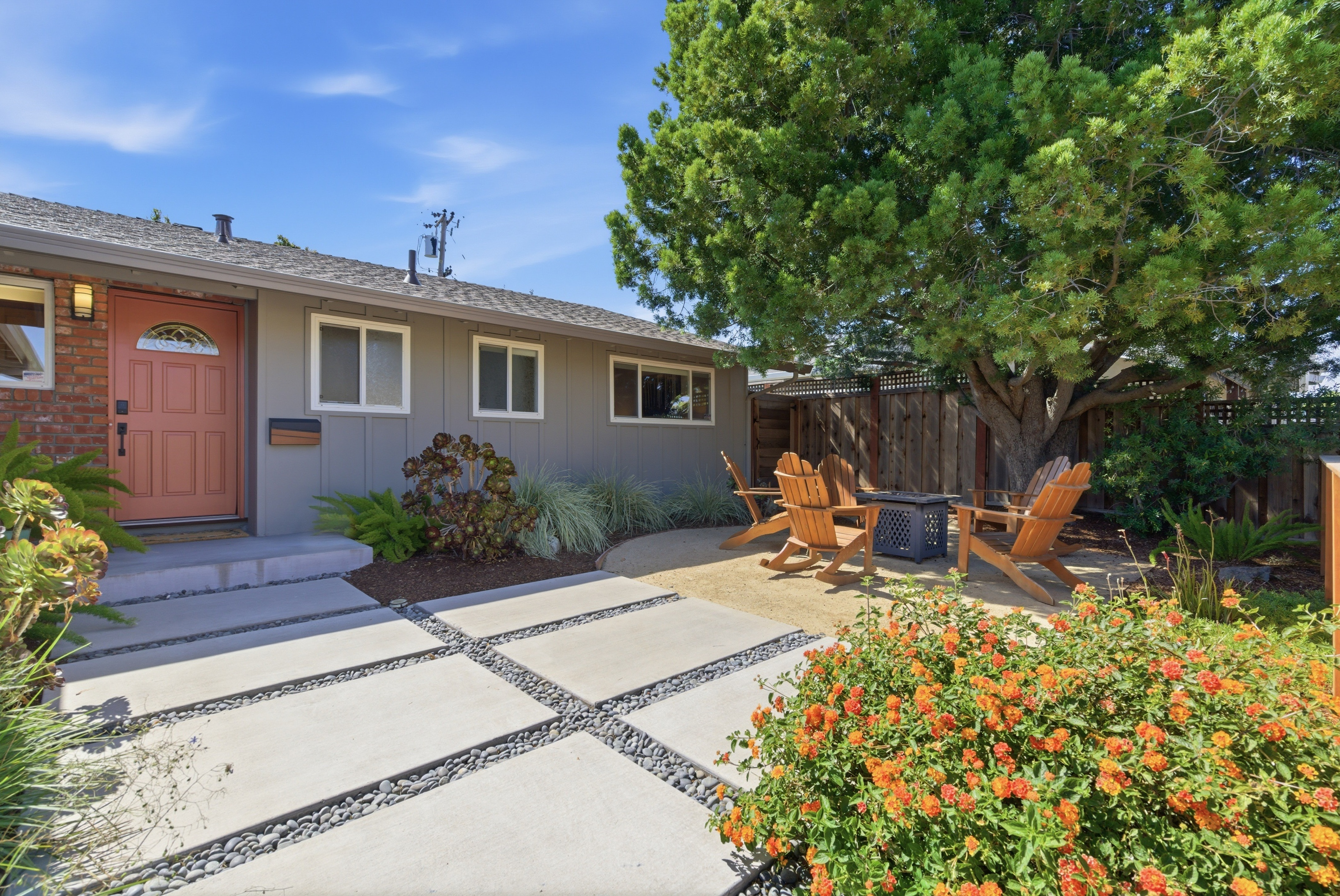  Private, Stylishly Updated Home in Prime Cambrian Location - 物件實景
