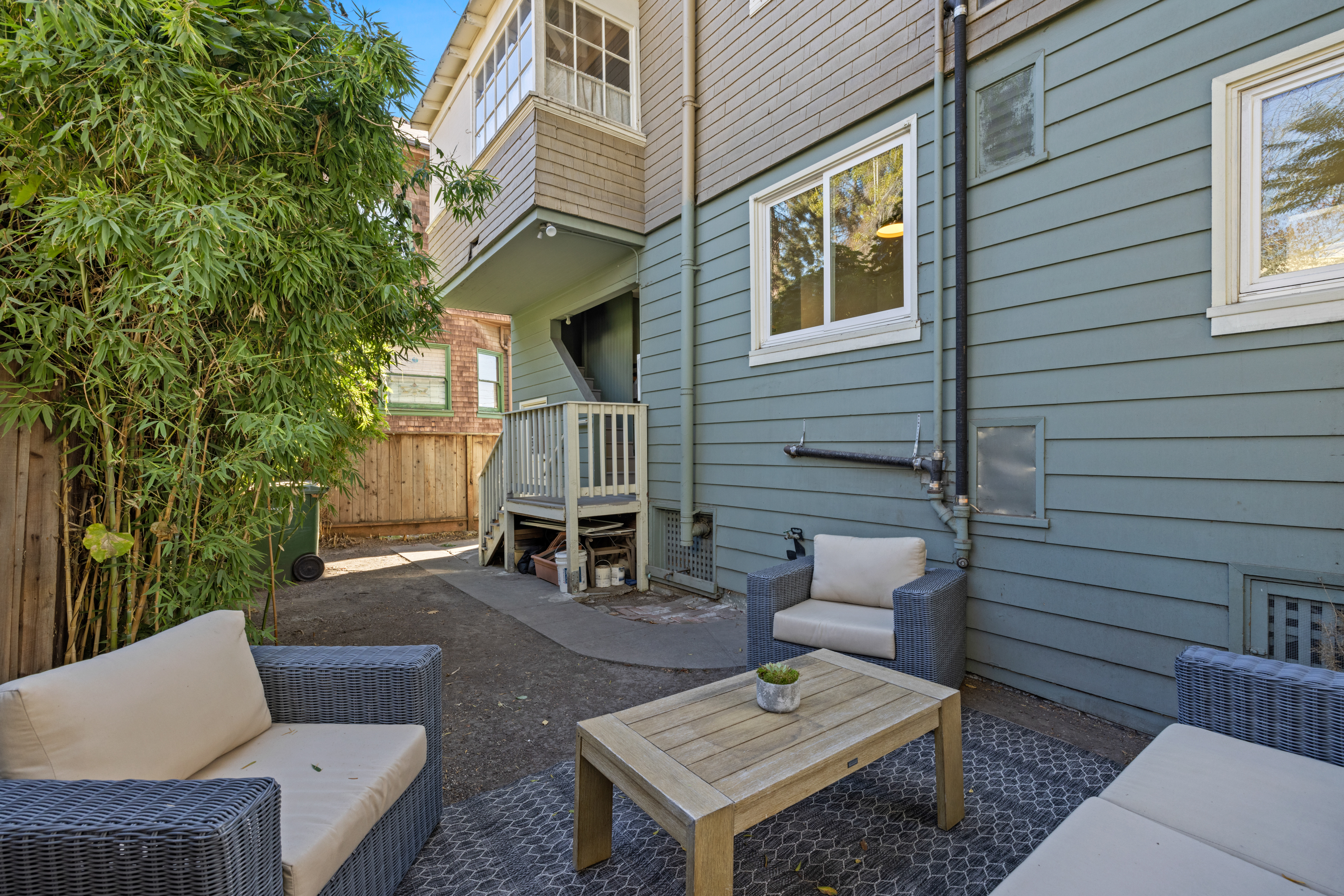  Classic Berkeley Charm Meets Versatility: Elmwood Home Plus Duplex - 物件實景