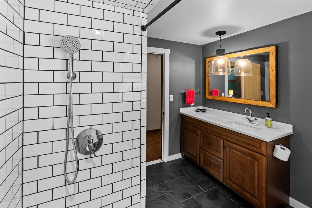 New Kingston, New York, 12459, United States, 3 Bedrooms Bedrooms, ,2 BathroomsBathrooms,Residential,For Sale,1907785