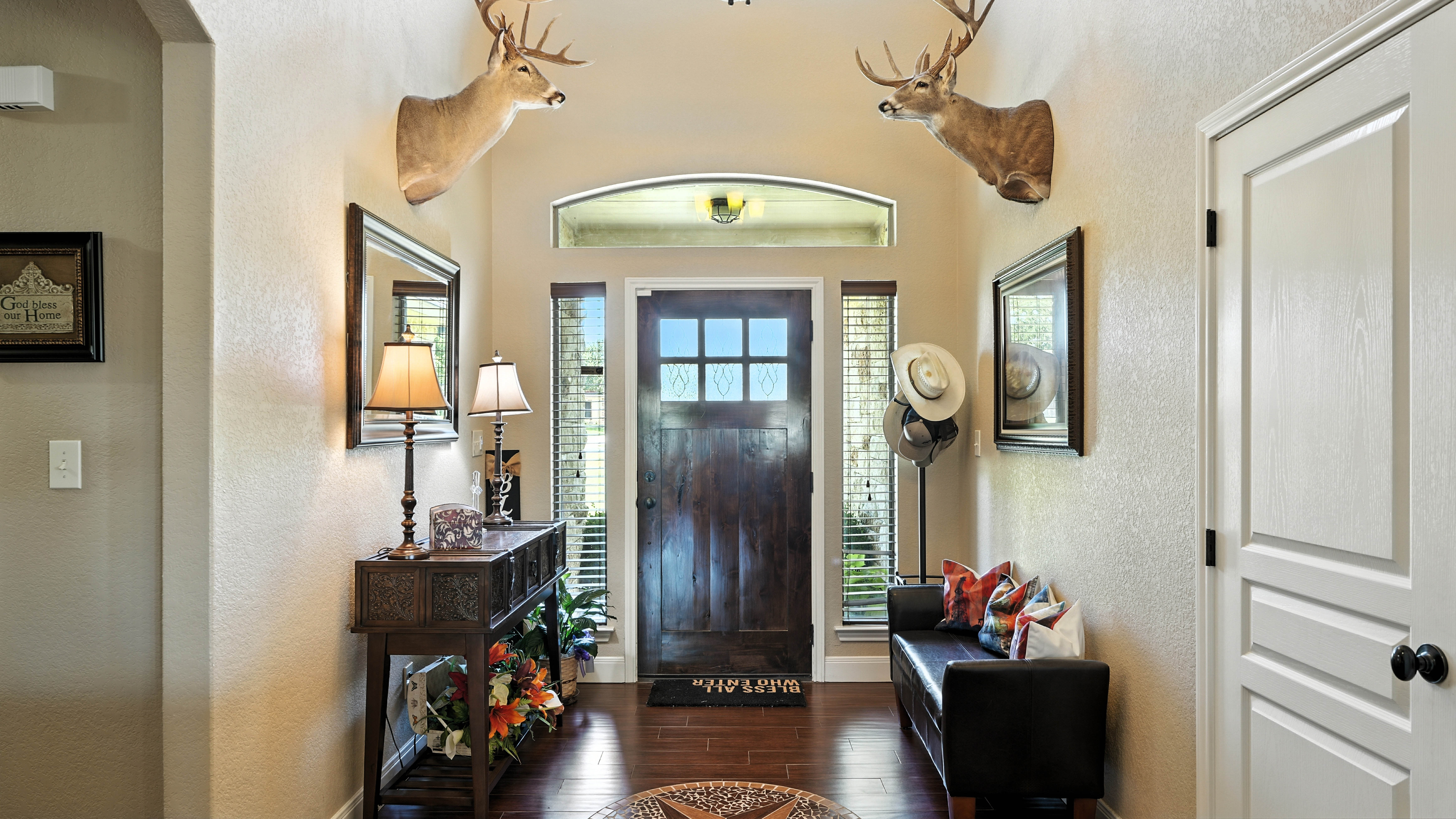 Floresville, Texas, 78114, United States, 3 Bedrooms Bedrooms, ,2 BathroomsBathrooms,Residential,For Sale,1978847