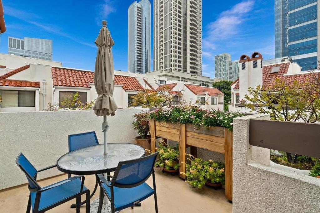 San Diego, California, 92101, United States, 2 Bedrooms Bedrooms, ,2 BathroomsBathrooms,Residential,For Sale,1760340