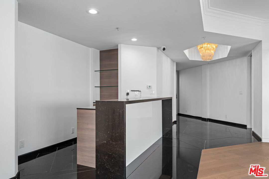 Los Angeles, California, 90024, United States, 3 Bedrooms Bedrooms, ,3 BathroomsBathrooms,Residential,For Sale,1949652