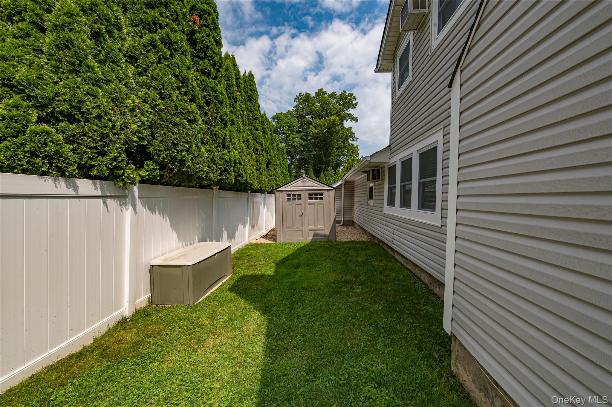  16 Sussex Lane, Lake Grove, NY, 11755 - 物件實景