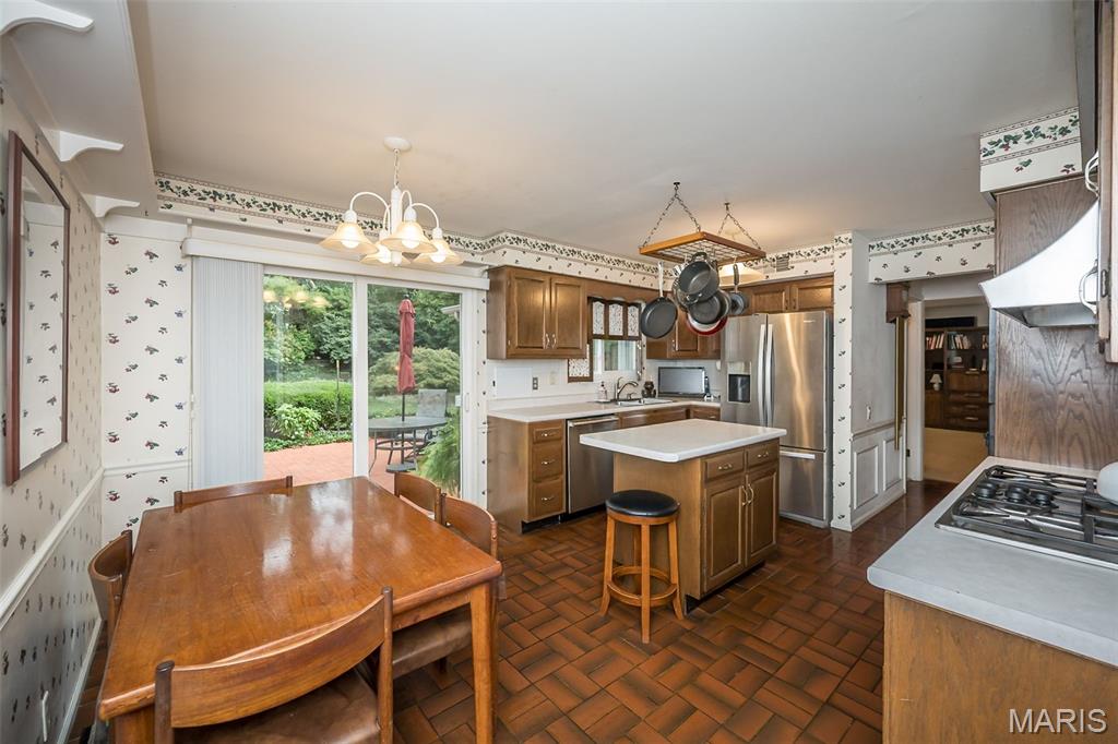 Chesterfield, Missouri, 63017, United States, 4 Bedrooms Bedrooms, ,3 BathroomsBathrooms,Residential,For Sale,1932834