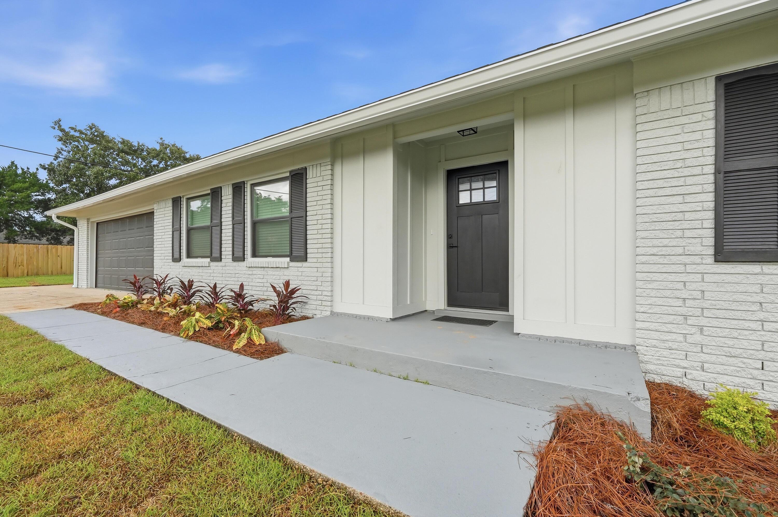 Briarwood Cir, Fort Walton Beach, FL 32548