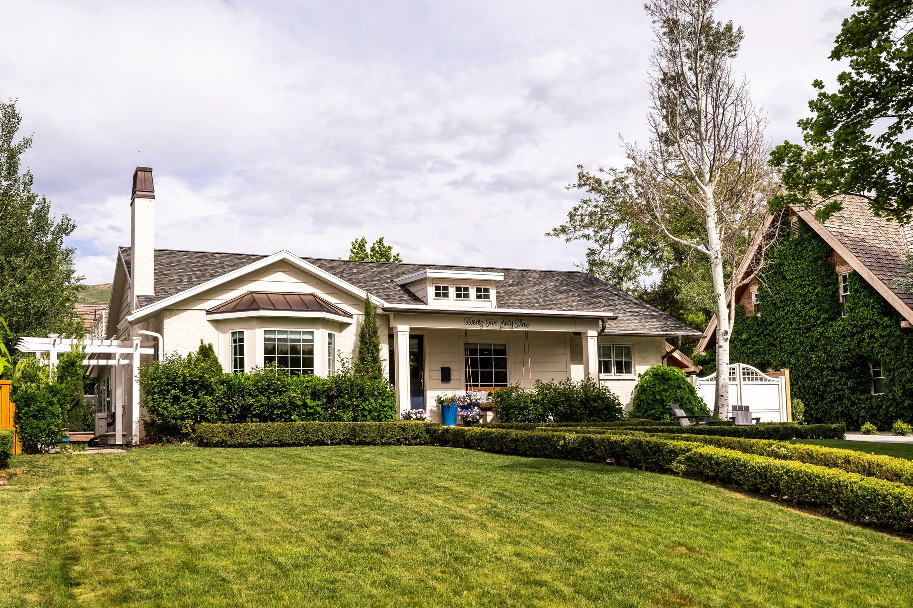  Renovated Country Club Home Designed for Entertaining and Everyday Living - 物件實景