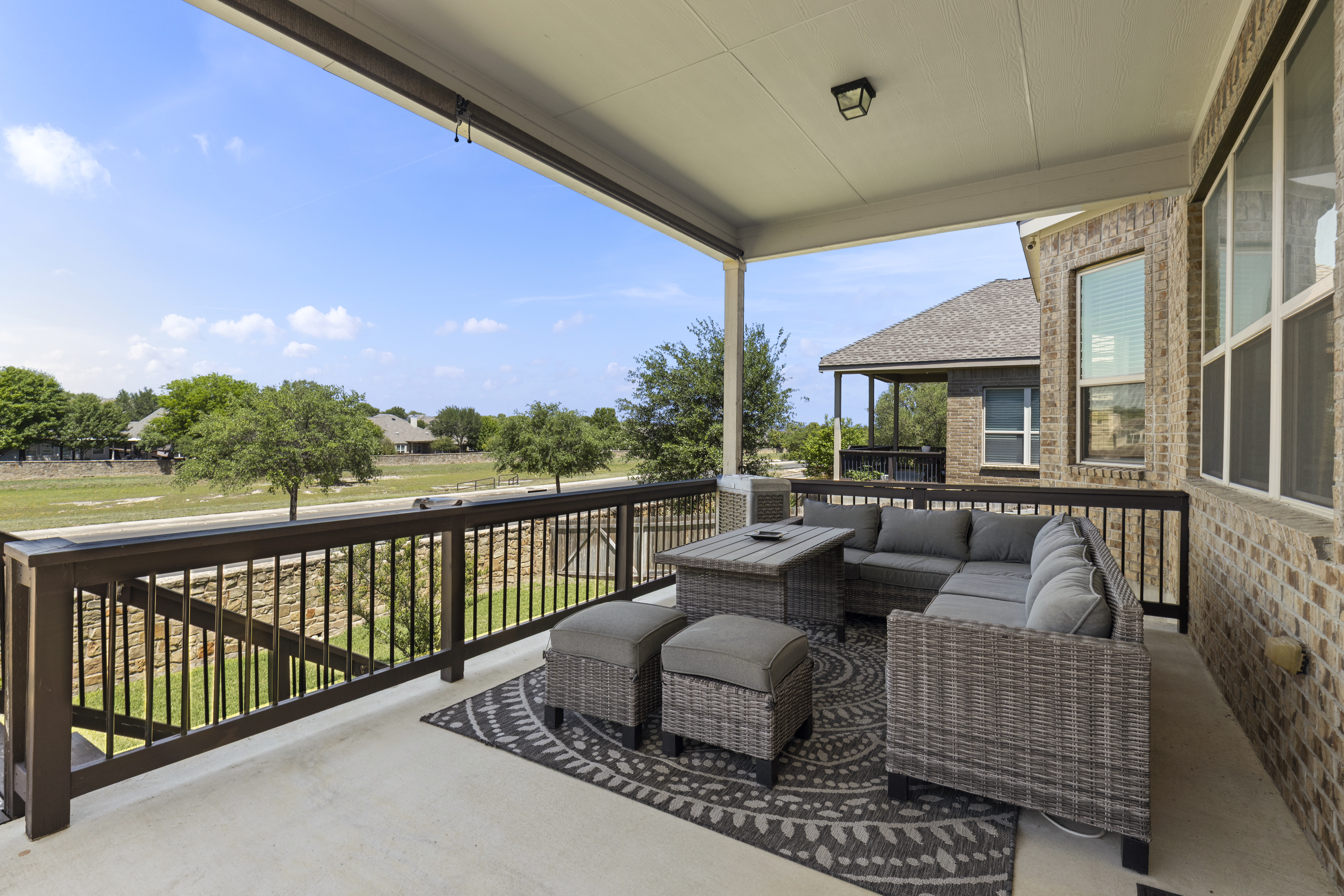  Flexible Living + Game Room in Desirable Northside ISD - 物件實景