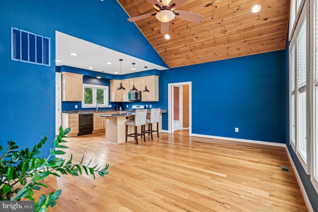 Hillsboro, Virginia, 20132, United States, 2 Bedrooms Bedrooms, ,2 BathroomsBathrooms,Residential,For Sale,1798286