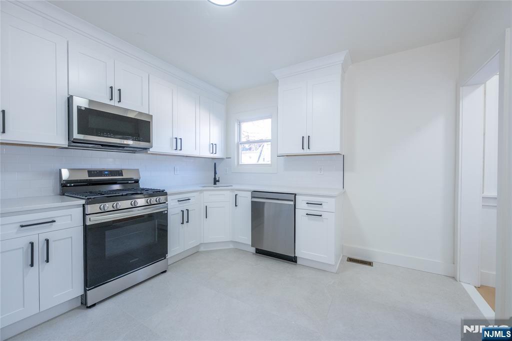 Clifton, New Jersey, 07011, United States, 4 Bedrooms Bedrooms, ,2 BathroomsBathrooms,Residential,For Sale,2003263