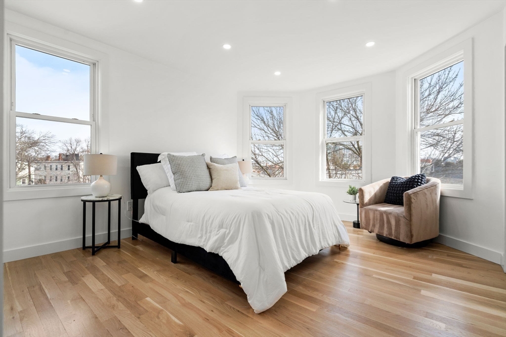 Somerville, Massachusetts, 02143, United States, 2 Bedrooms Bedrooms, ,2 BathroomsBathrooms,Residential,For Sale,1906626