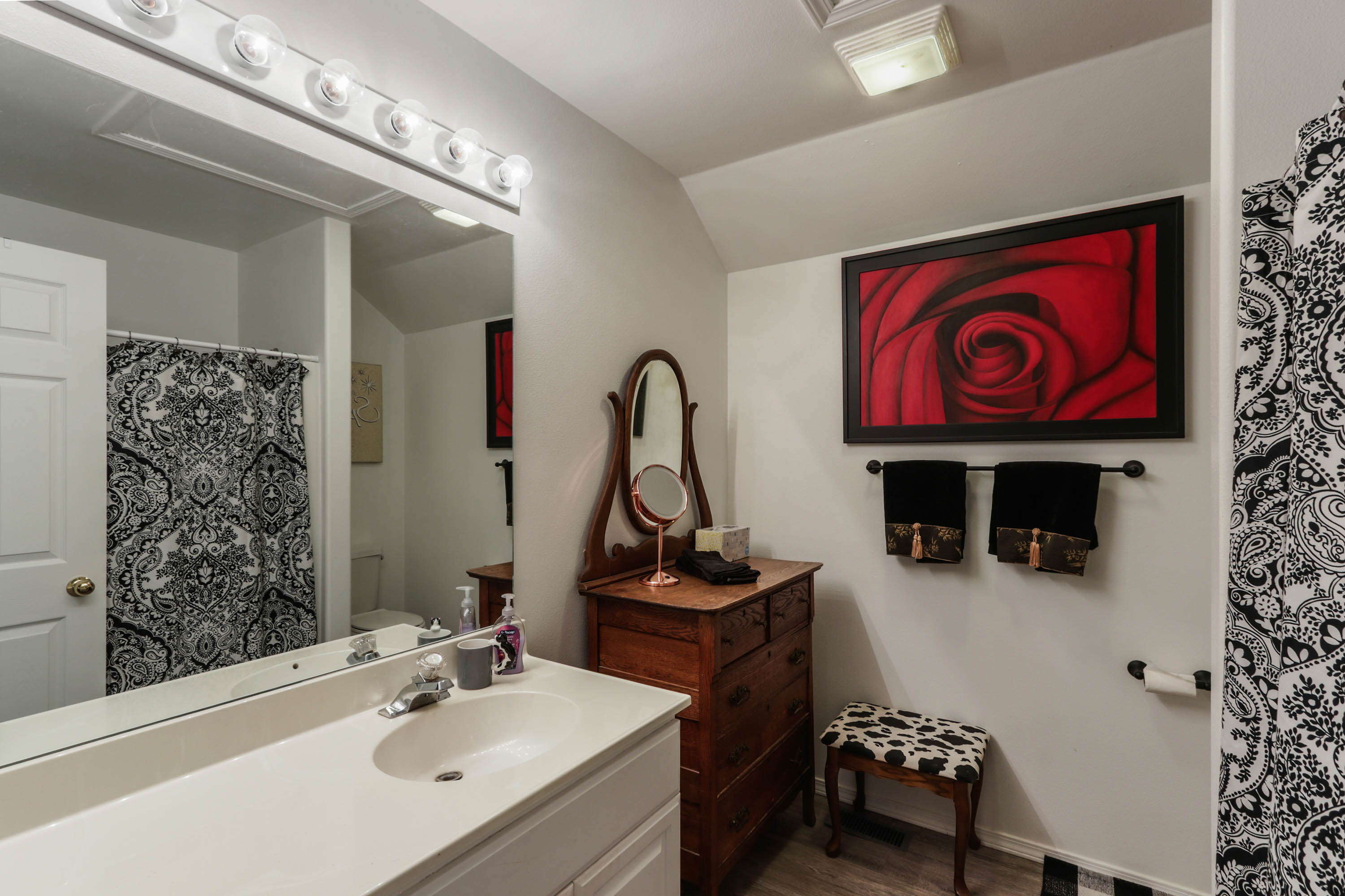 Sandpoint, Idaho, 83864, United States, 3 Bedrooms Bedrooms, ,3 BathroomsBathrooms,Residential,For Sale,1900523
