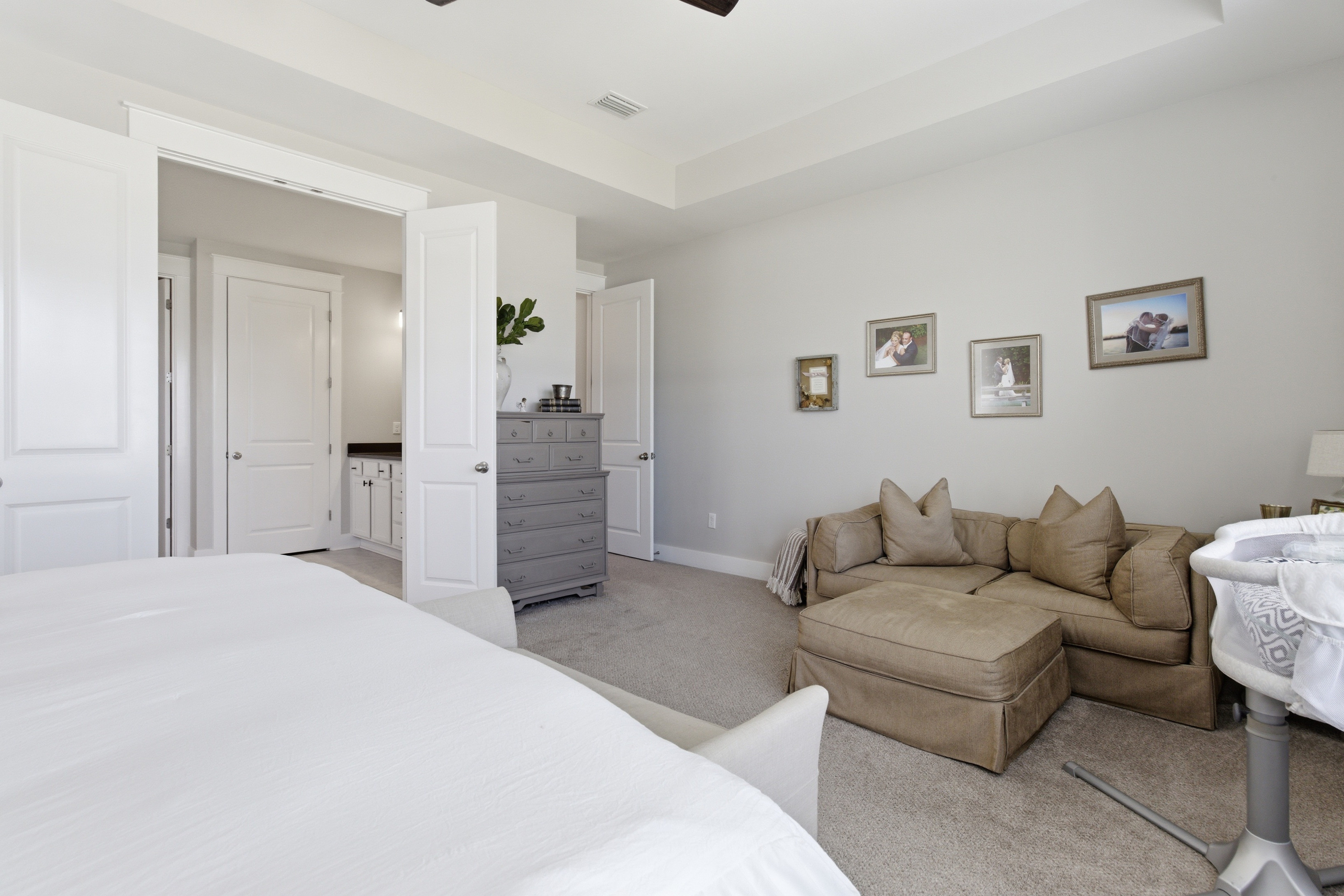  Spacious Corner-Lot Retreat With Flexible Living - 物件實景