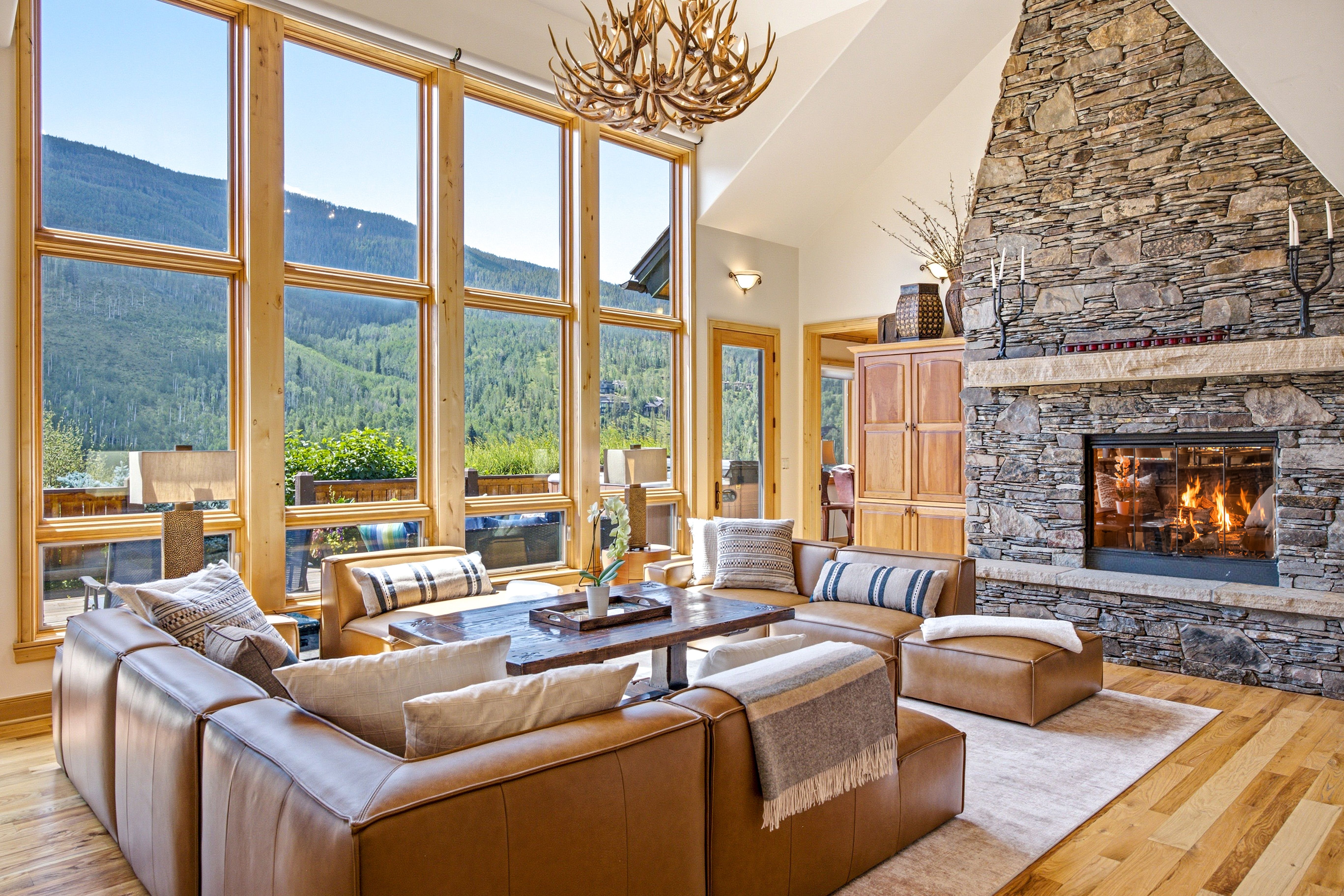  Custom-built, Single-family Home in the Exclusive Grand Traverse Neighborhood - 物件實景
