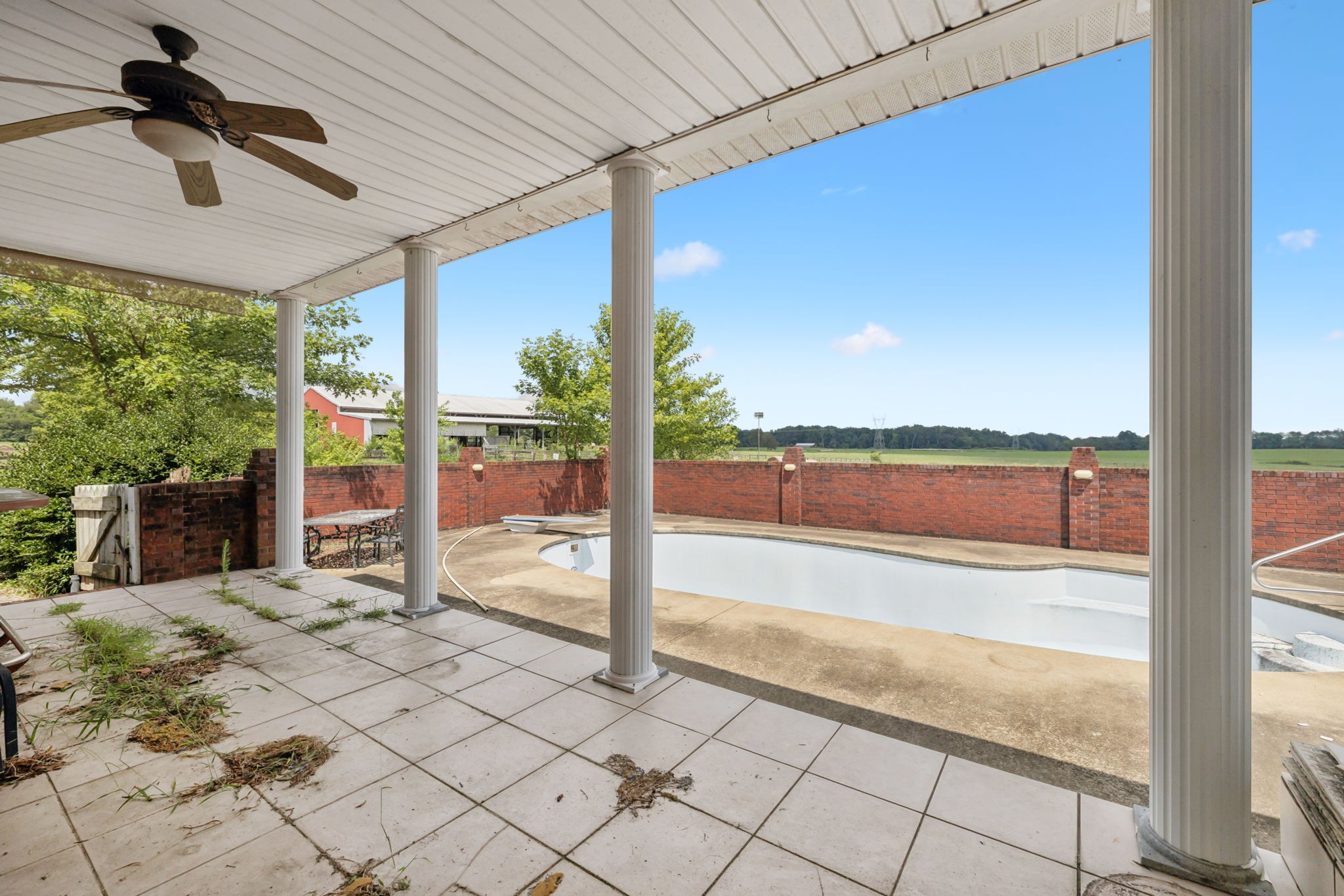 Lawrenceburg, Tennessee, 38464, United States, 5 Bedrooms Bedrooms, ,4 BathroomsBathrooms,Residential,For Sale,1918040