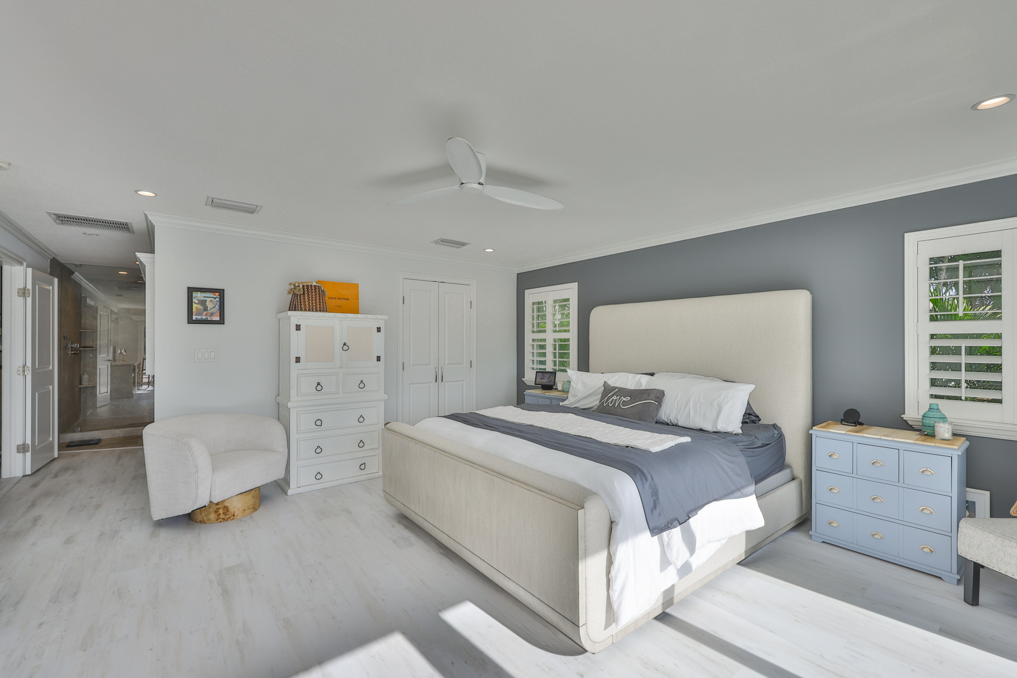 Largo, Florida, 33770, United States, 3 Bedrooms Bedrooms, ,4 BathroomsBathrooms,Residential,For Sale,1982146