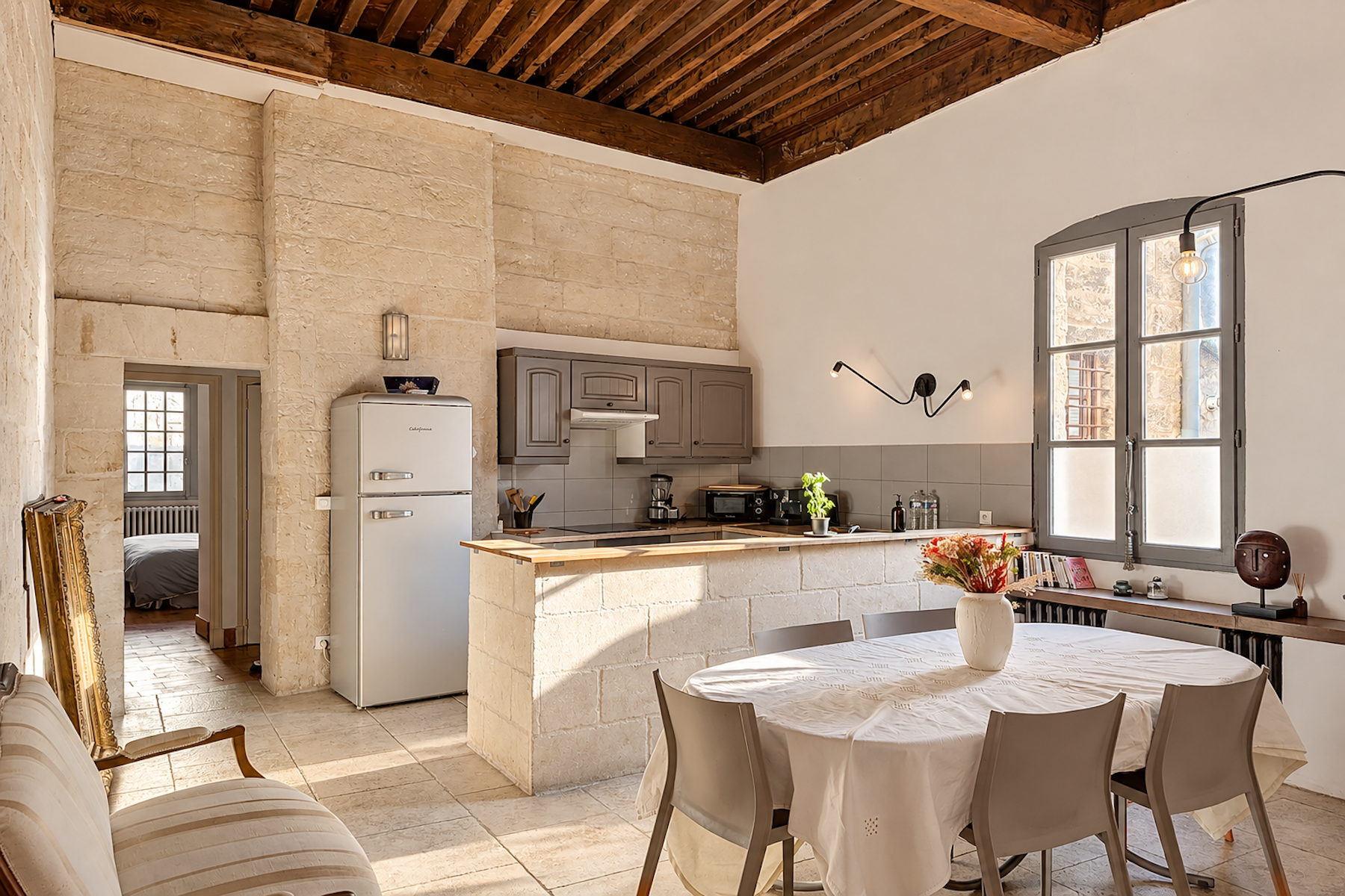 17th Century Private Mansion - 105 m² - Steps from Place aux Herbes - 物件實景